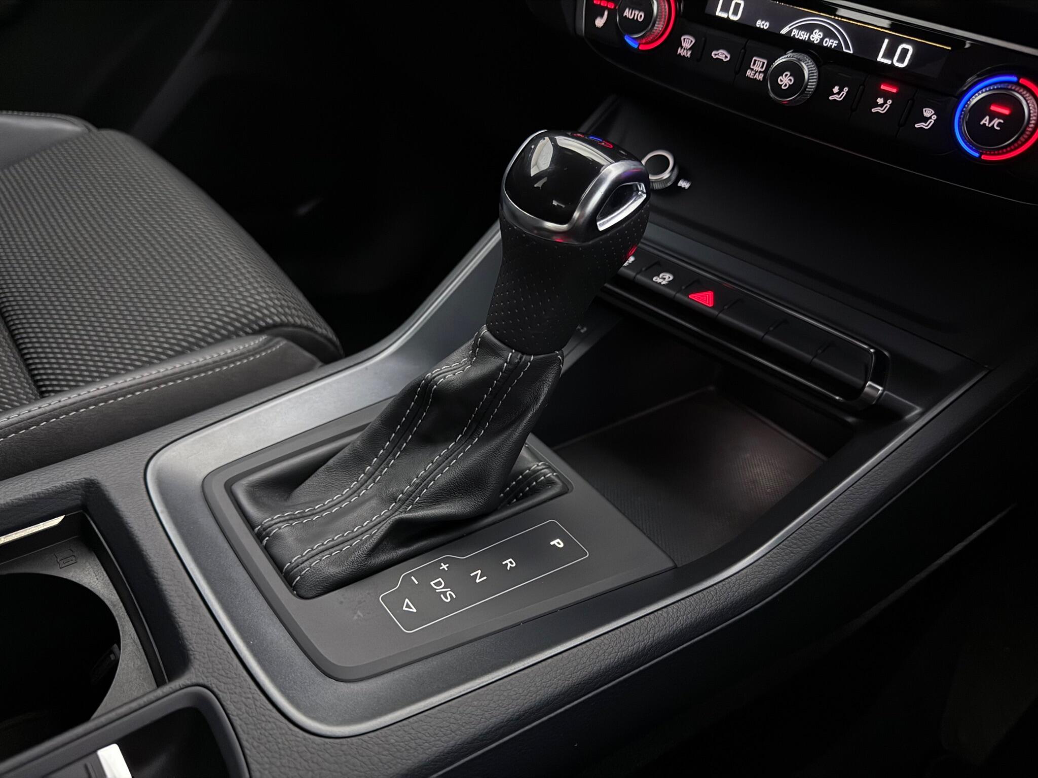 Audi Q3 view 16