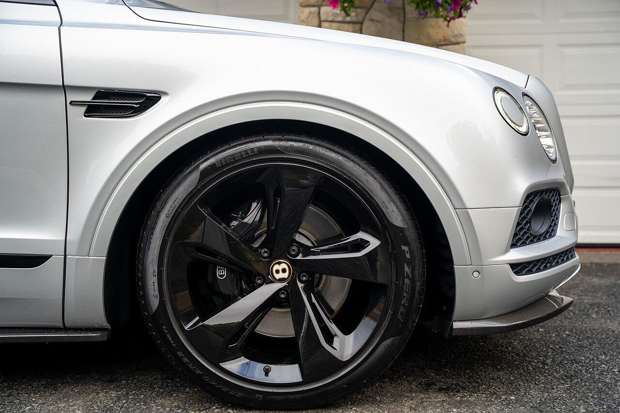 Bentley Bentayga view 4