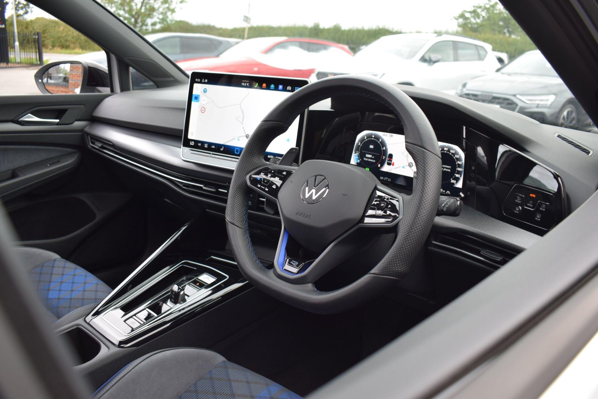 Volkswagen Golf view 11