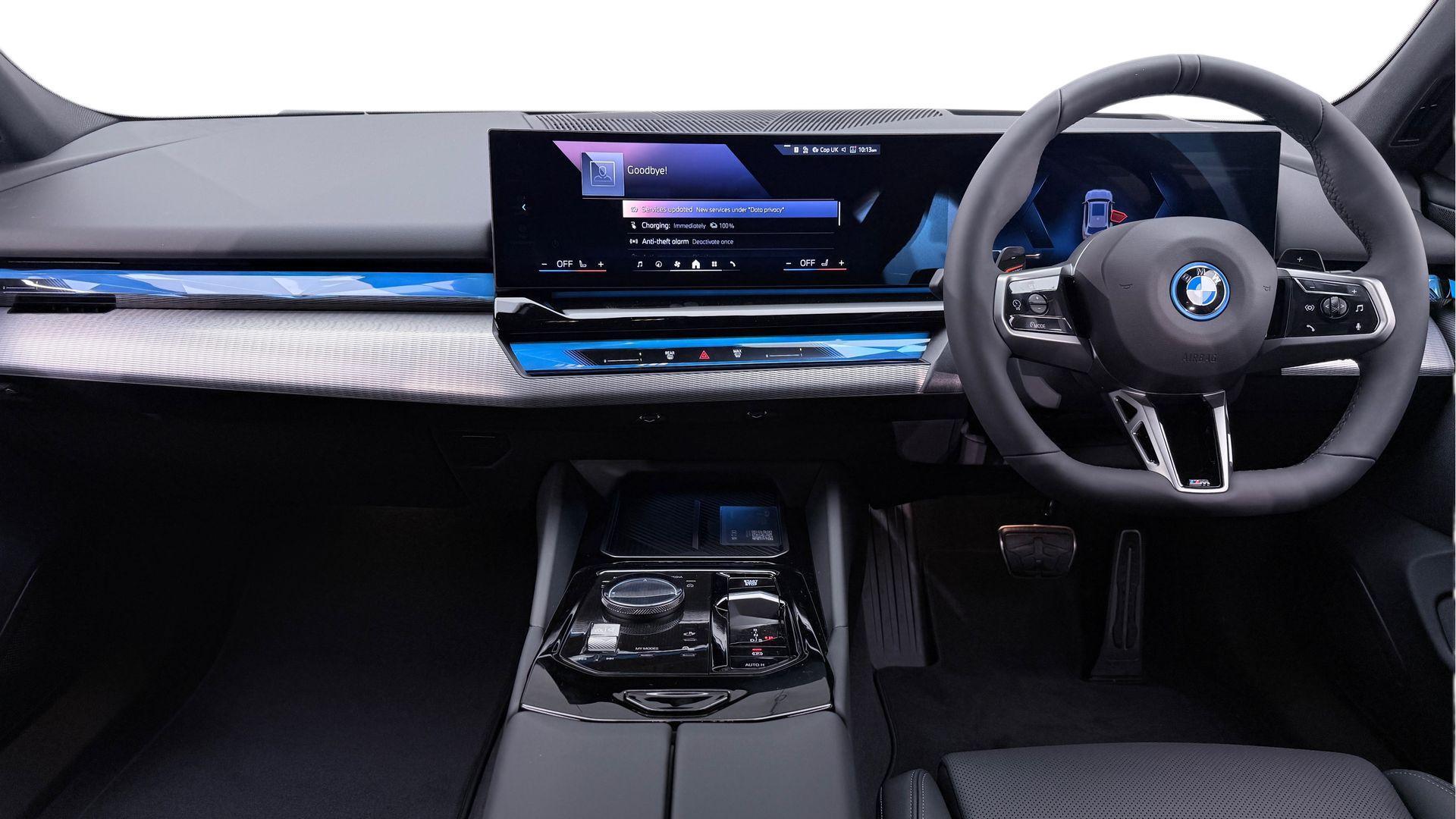 BMW 5 Series view 4