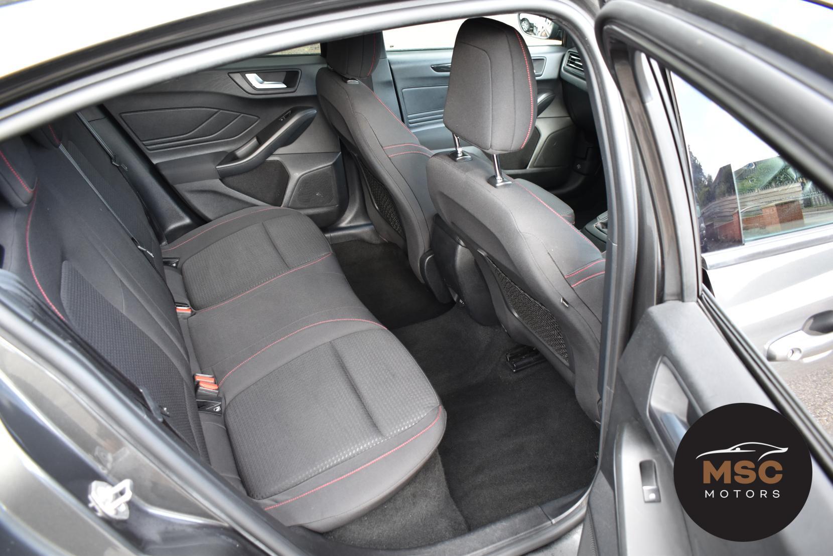 Ford Focus view 35