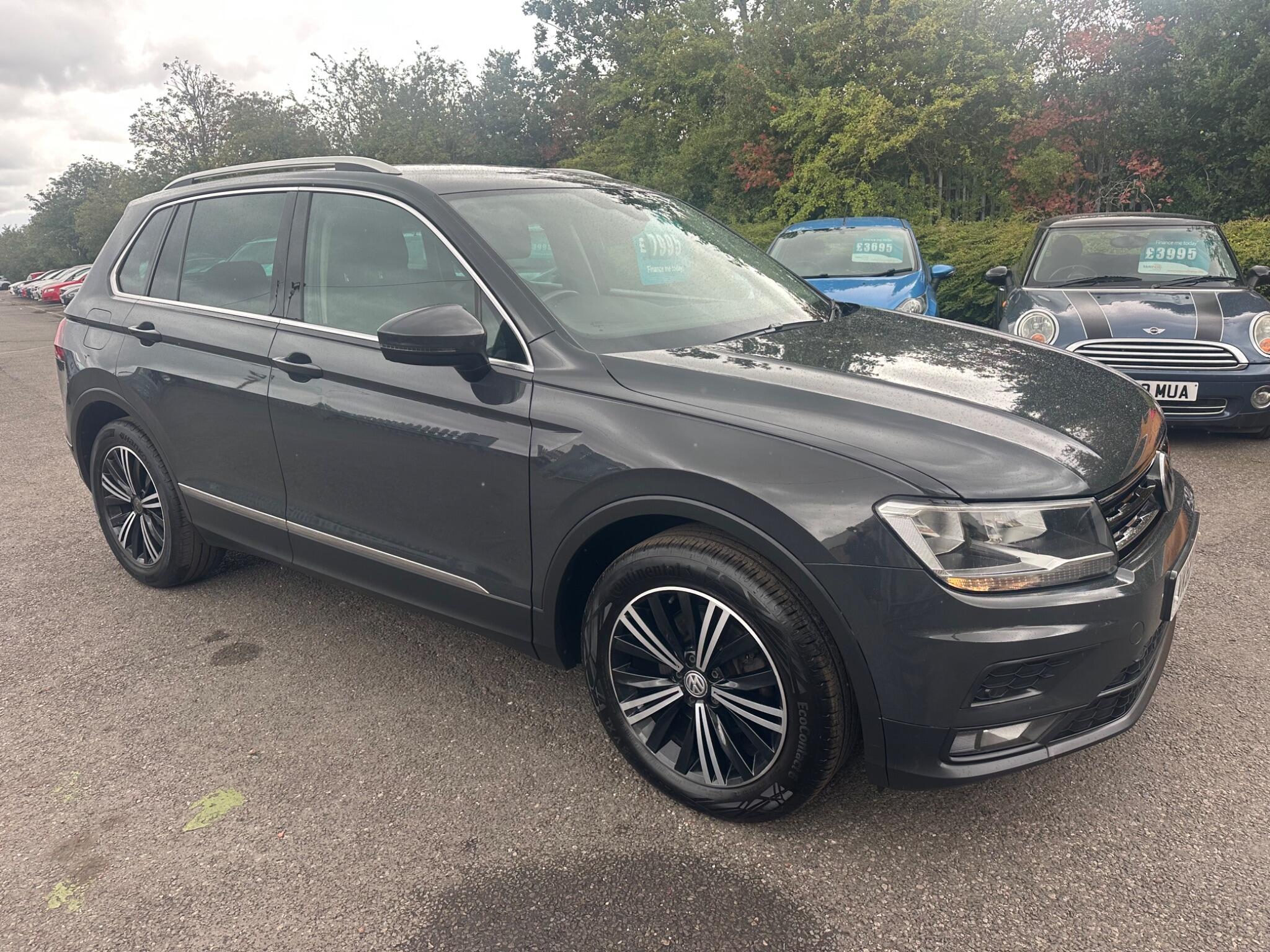 Volkswagen Tiguan view 2