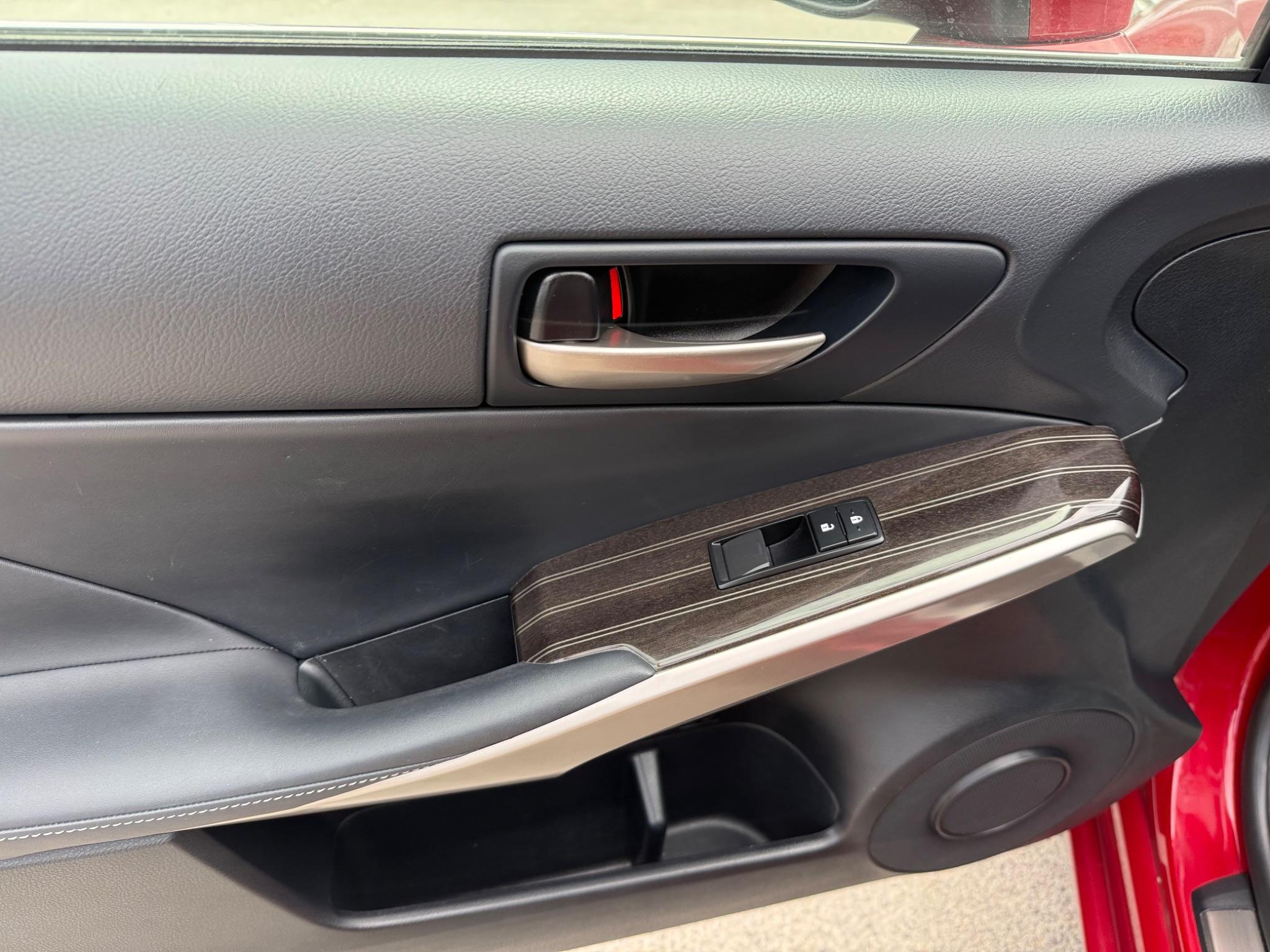 Lexus Is view 16