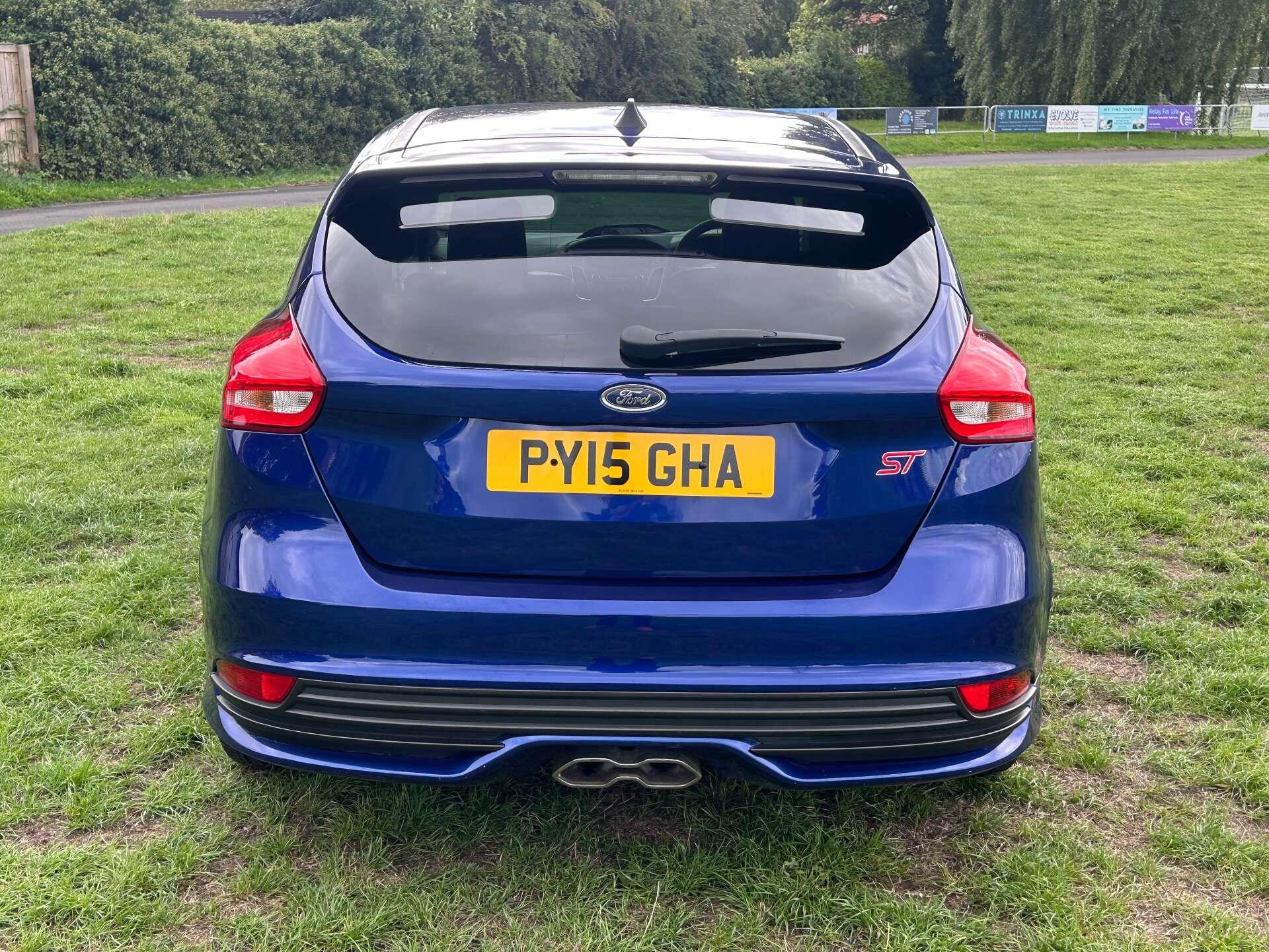 Ford Focus view 6