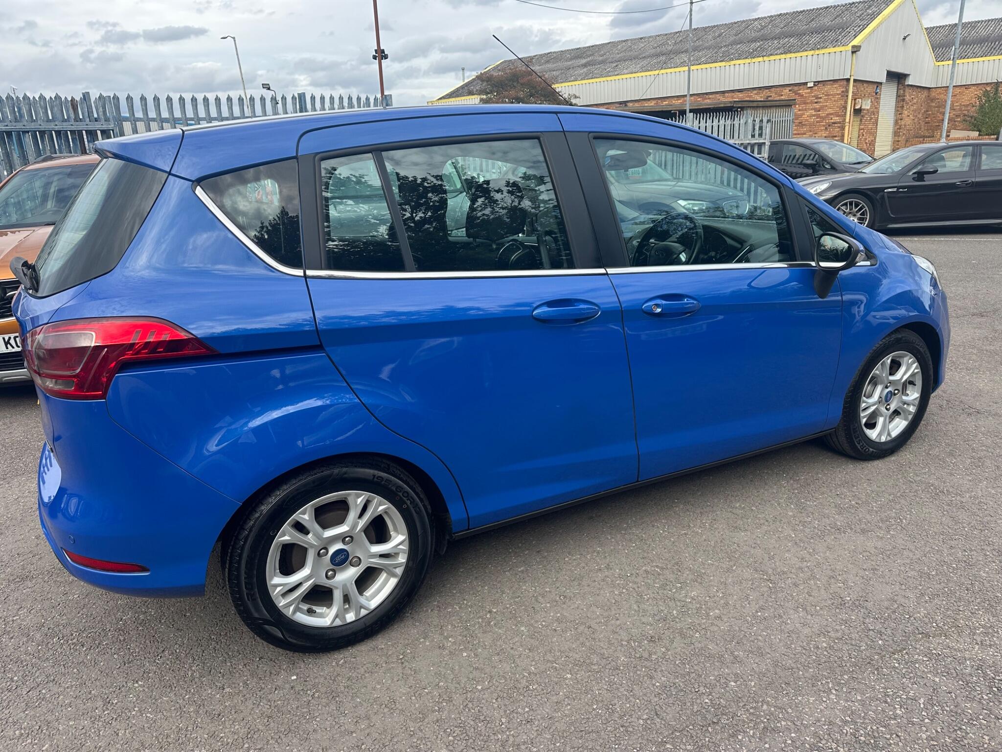 Ford B-Max view 30