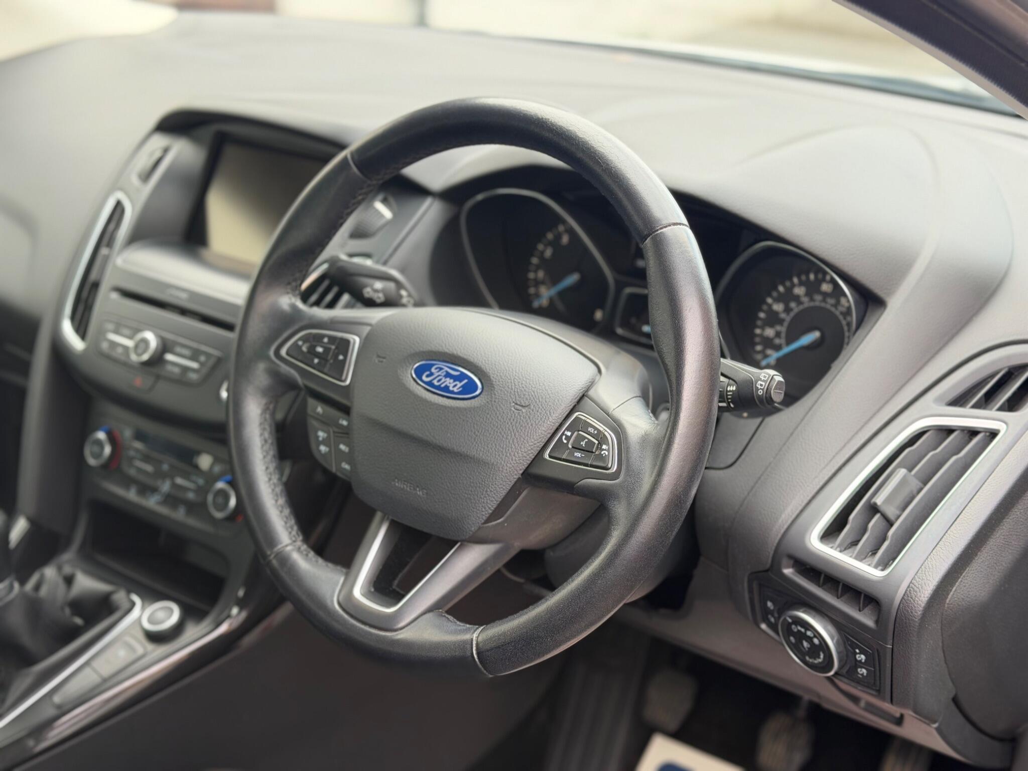 Ford Focus view 21