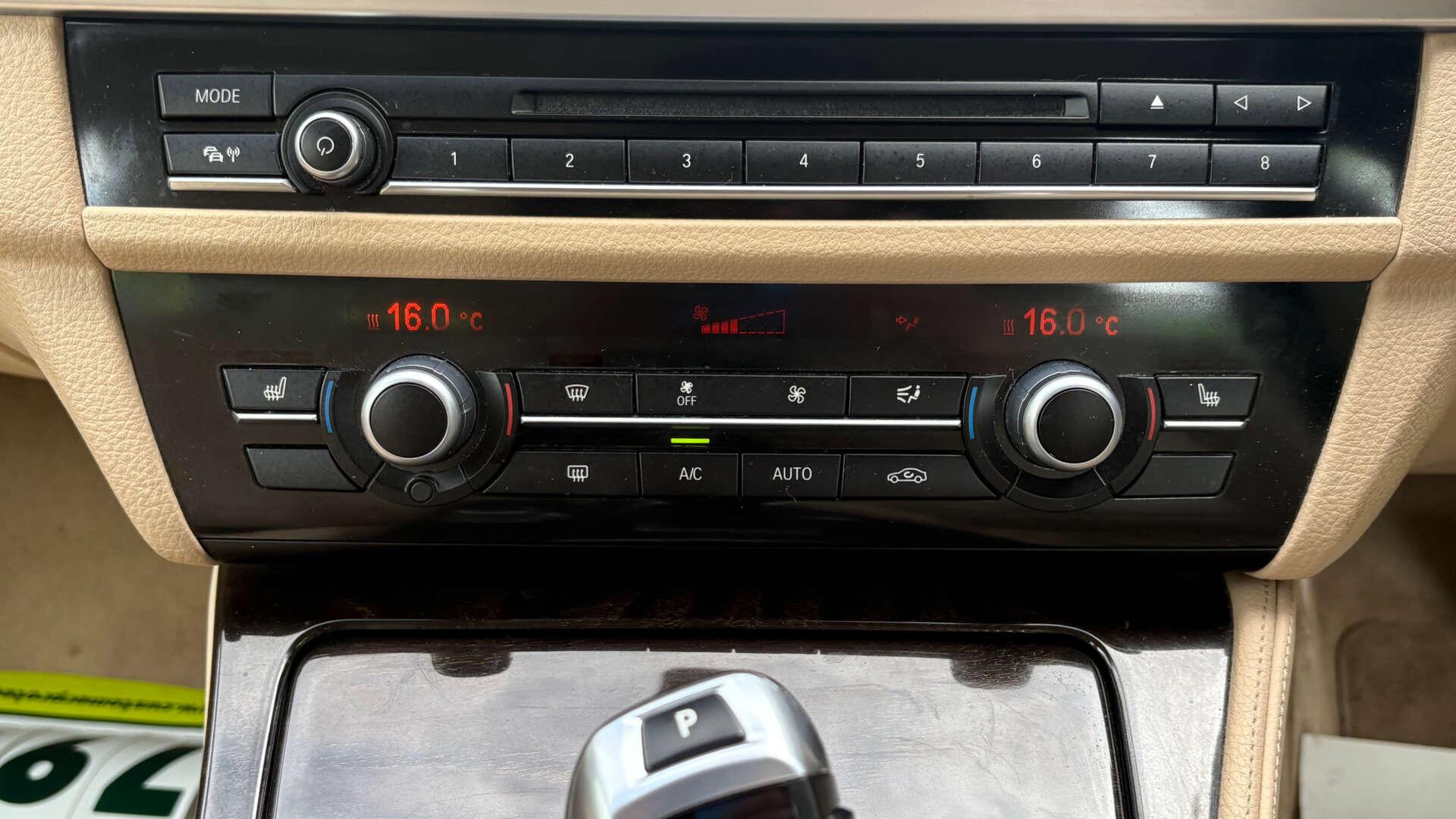 BMW 5 Series view 32