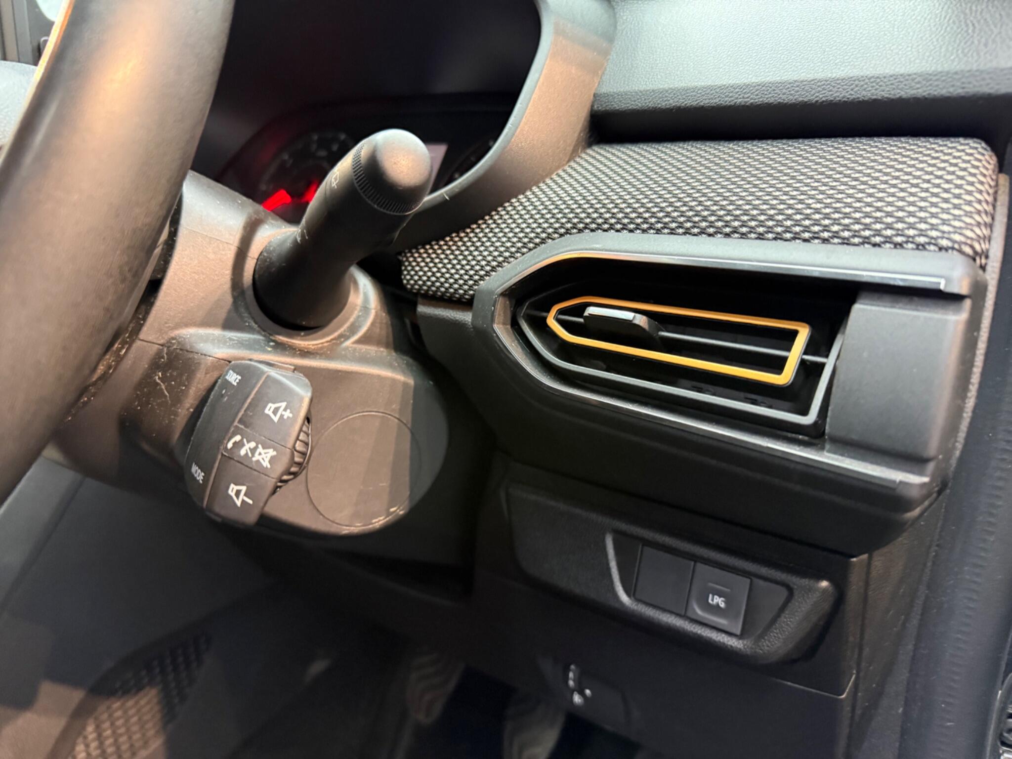 Dacia Sandero Stepway view 18
