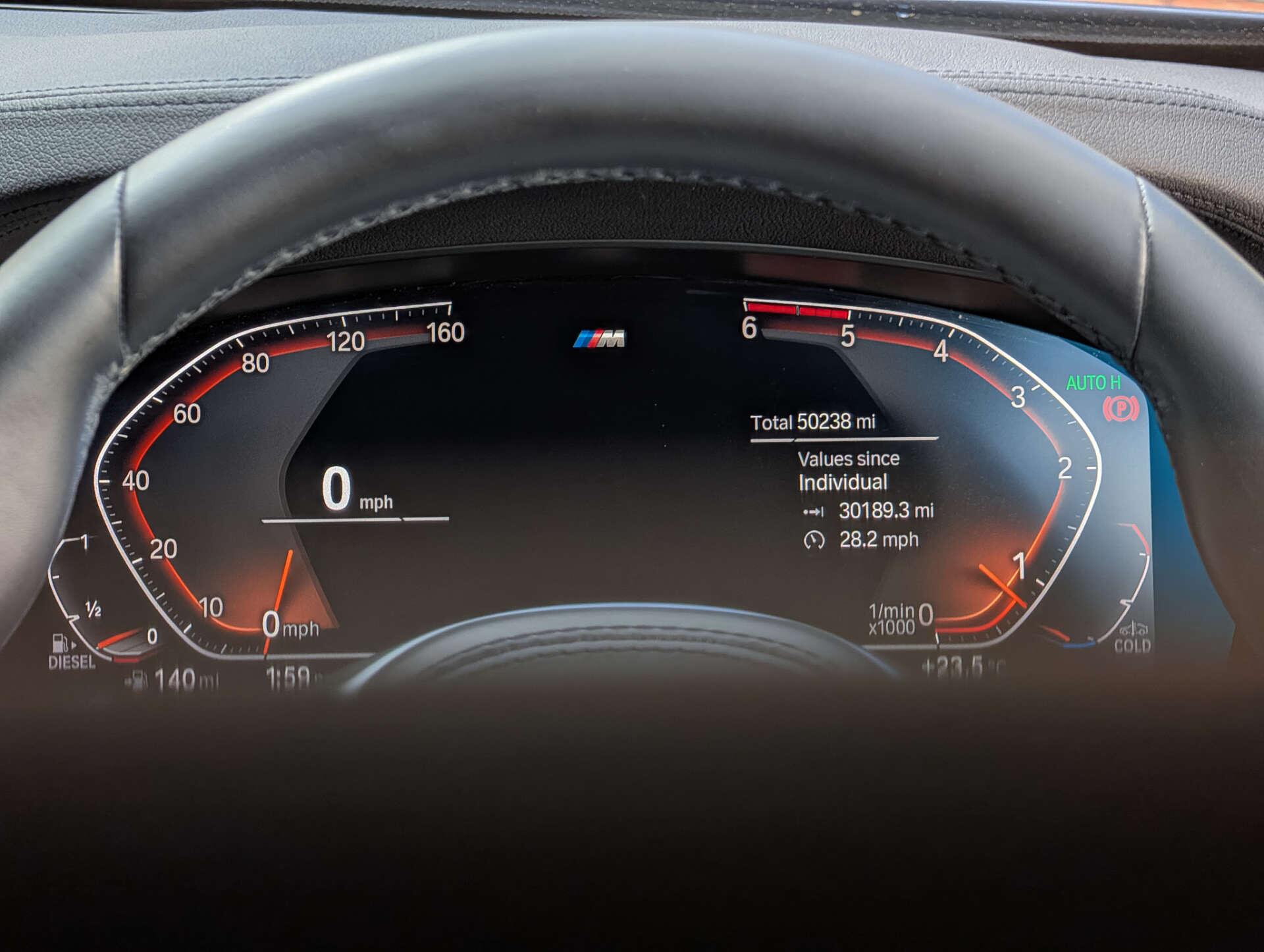 BMW 5 Series view 26