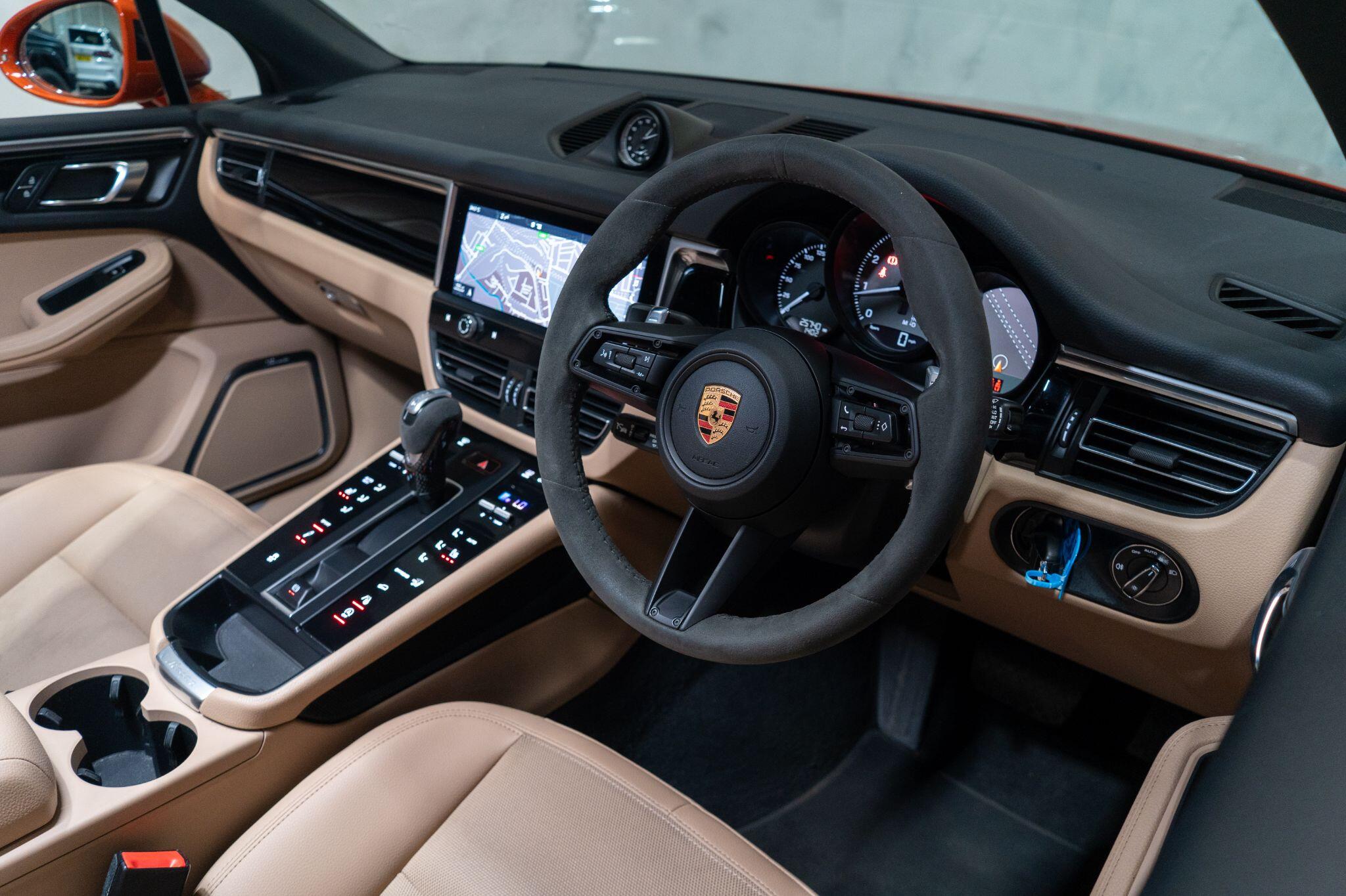 Porsche Macan view 11