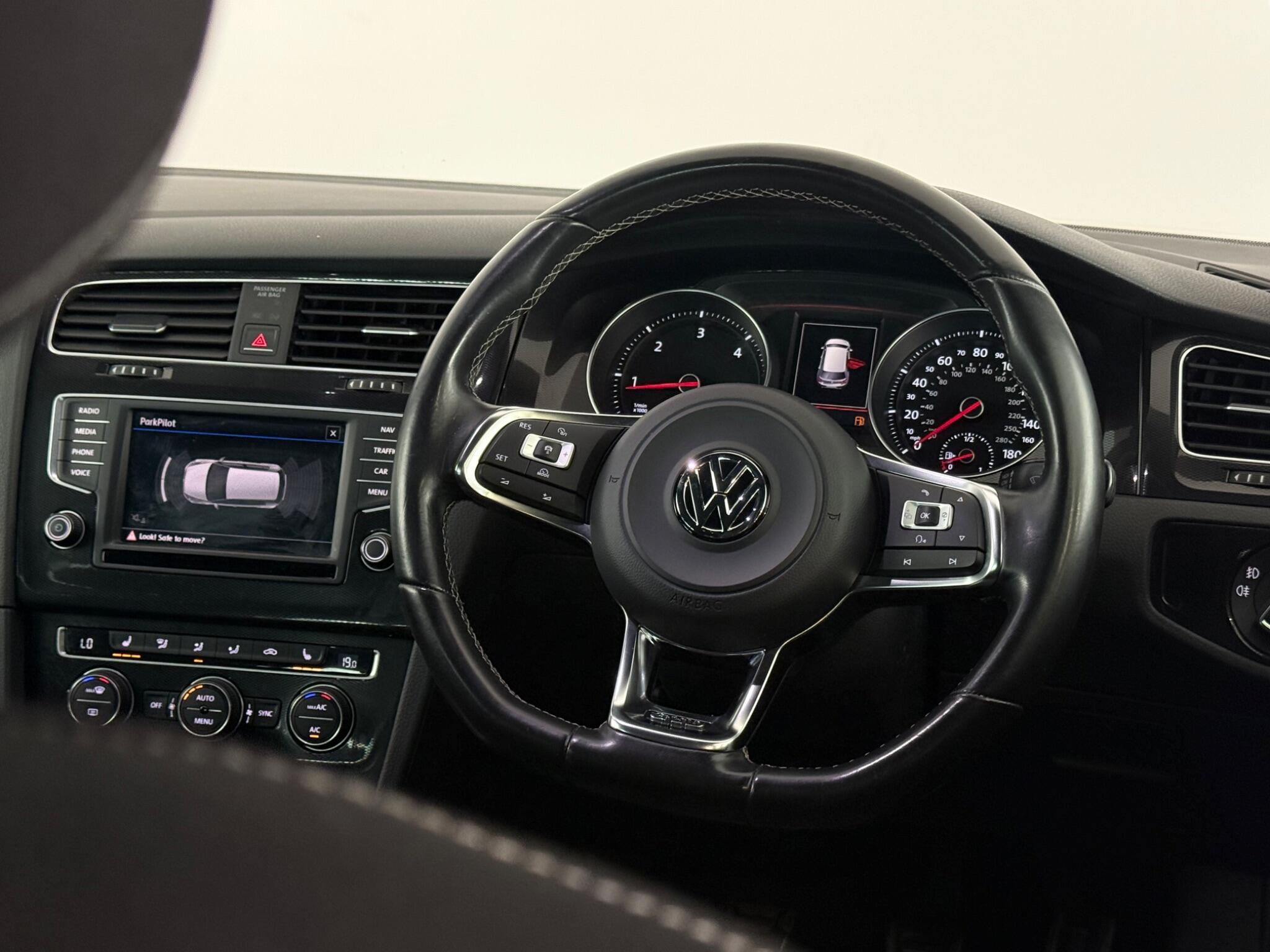 Volkswagen Golf view 13