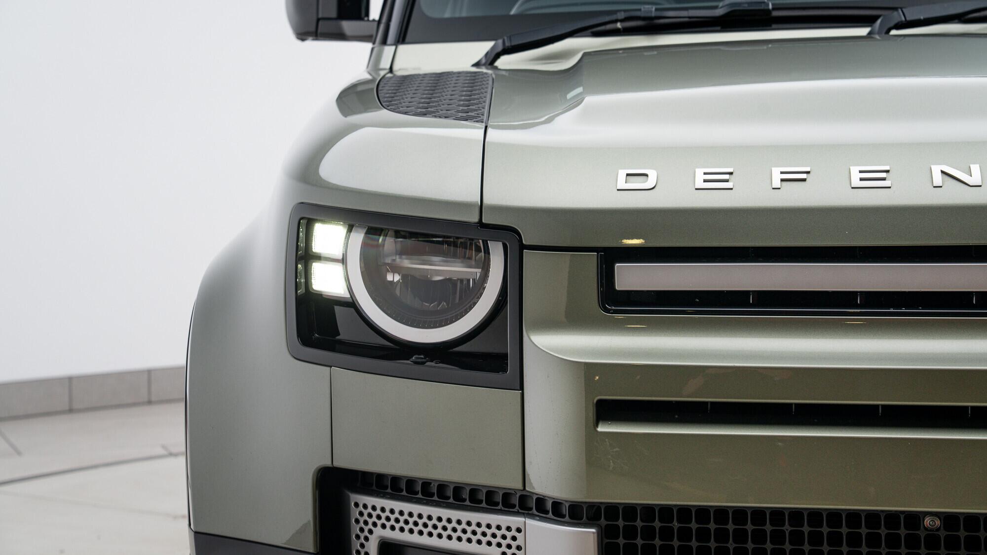 Land Rover Defender 90 view 23