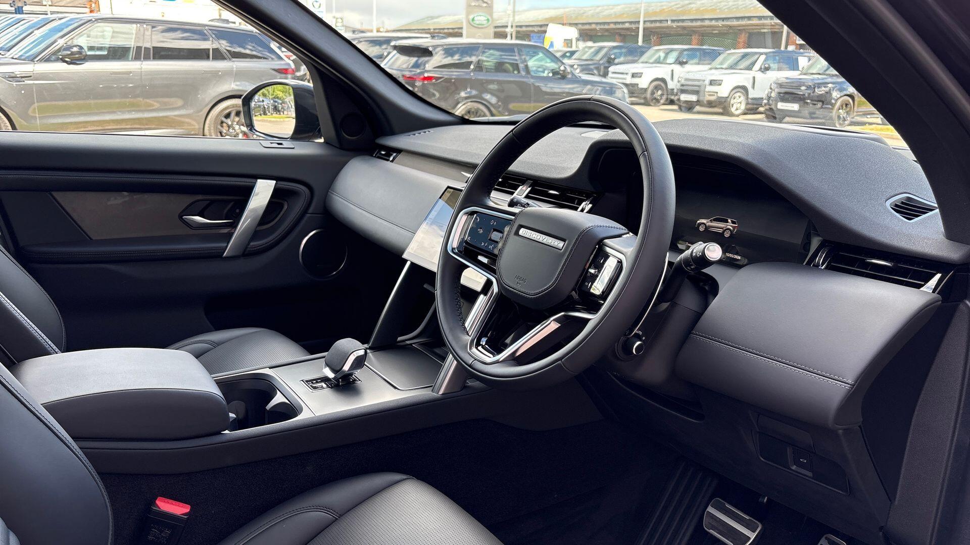 Land Rover Discovery Sport view 26