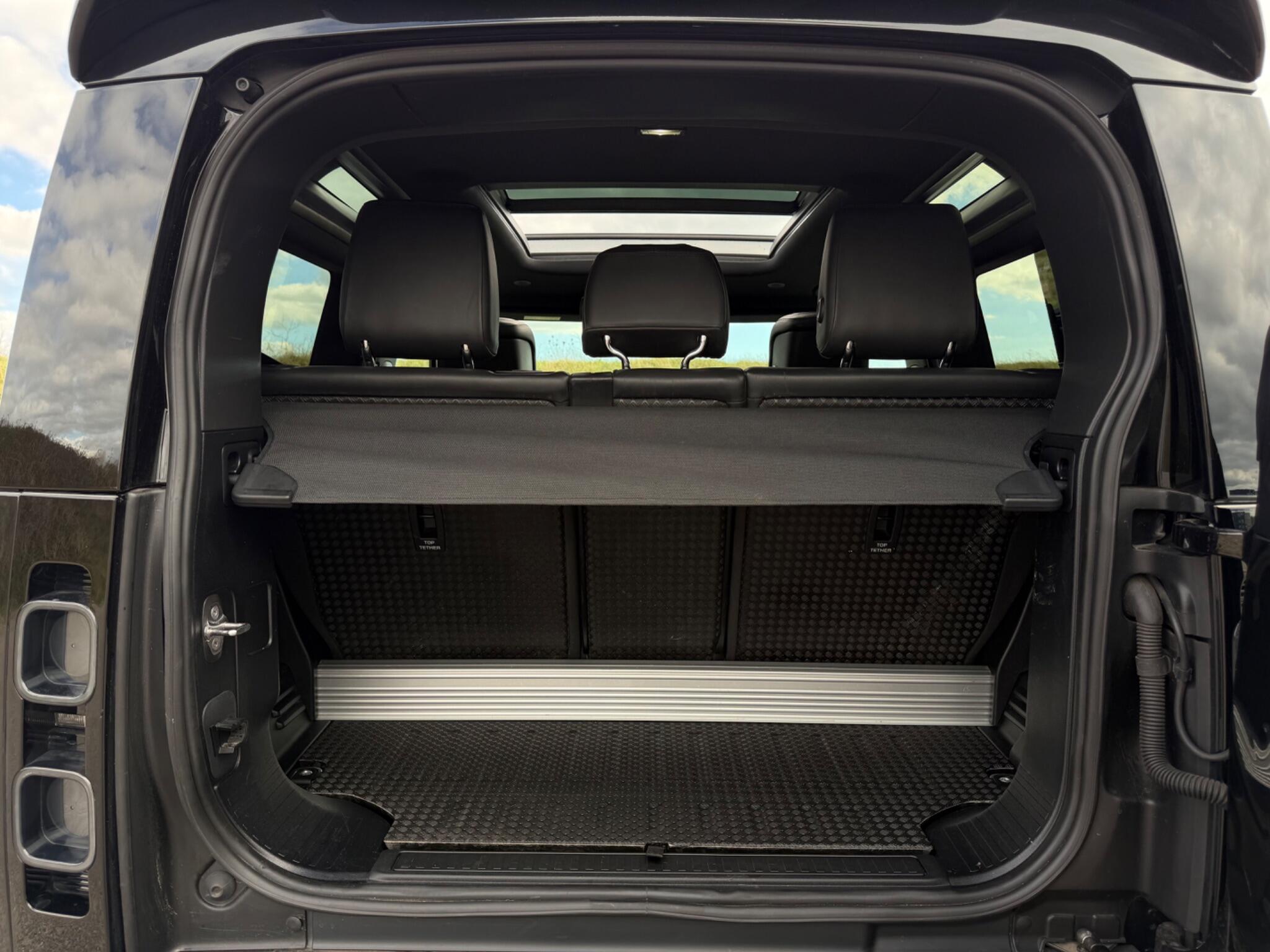 Land Rover Defender view 48