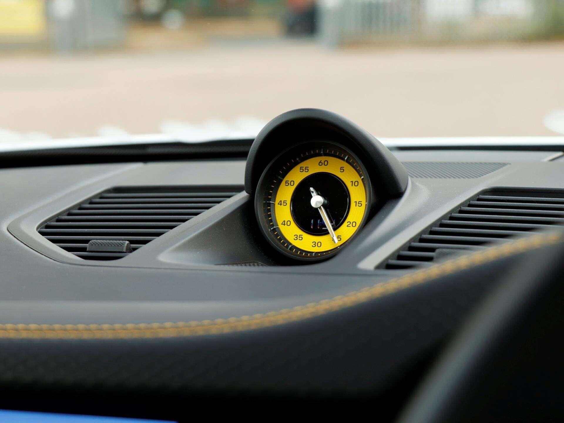 Porsche 911 view 13