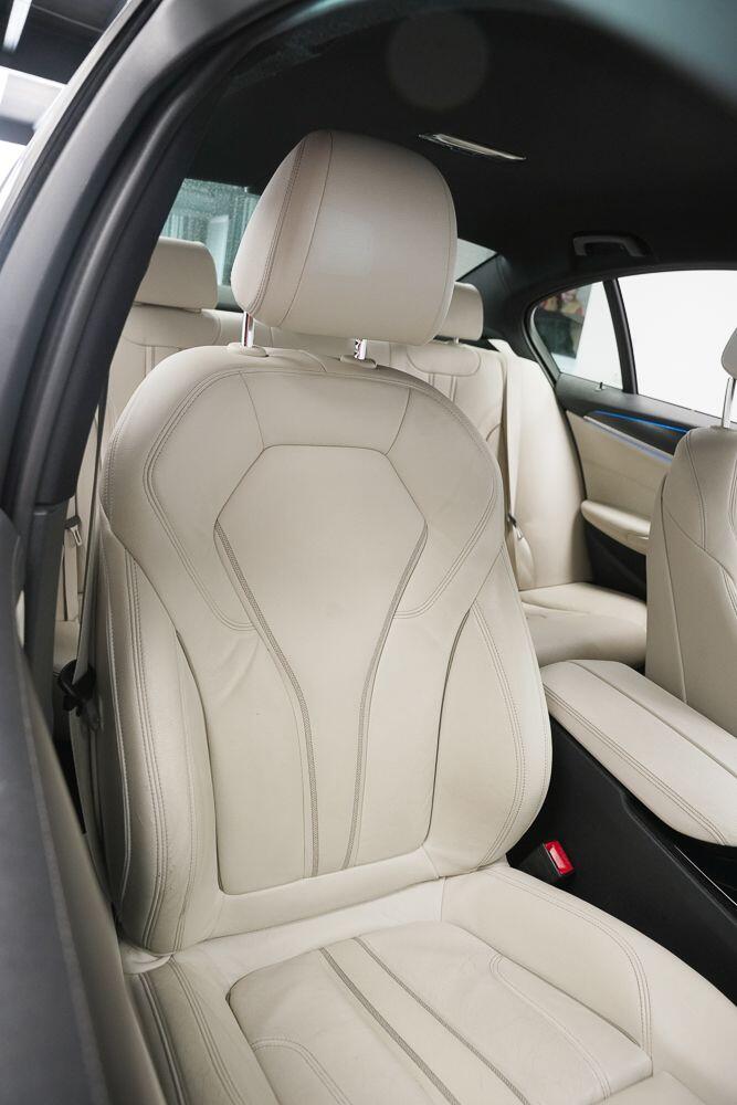 BMW 5 Series view 12