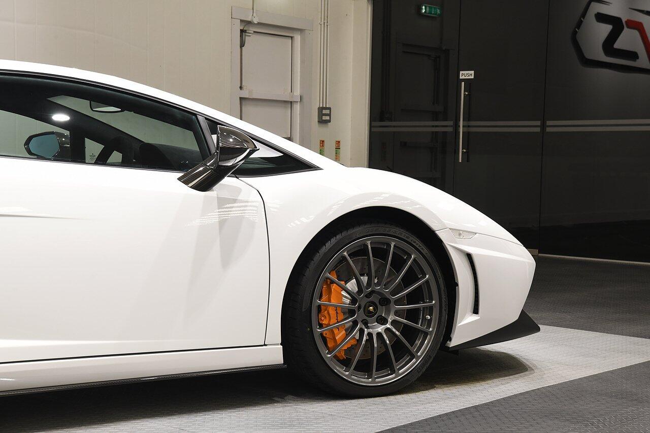 Lamborghini Gallardo view 33