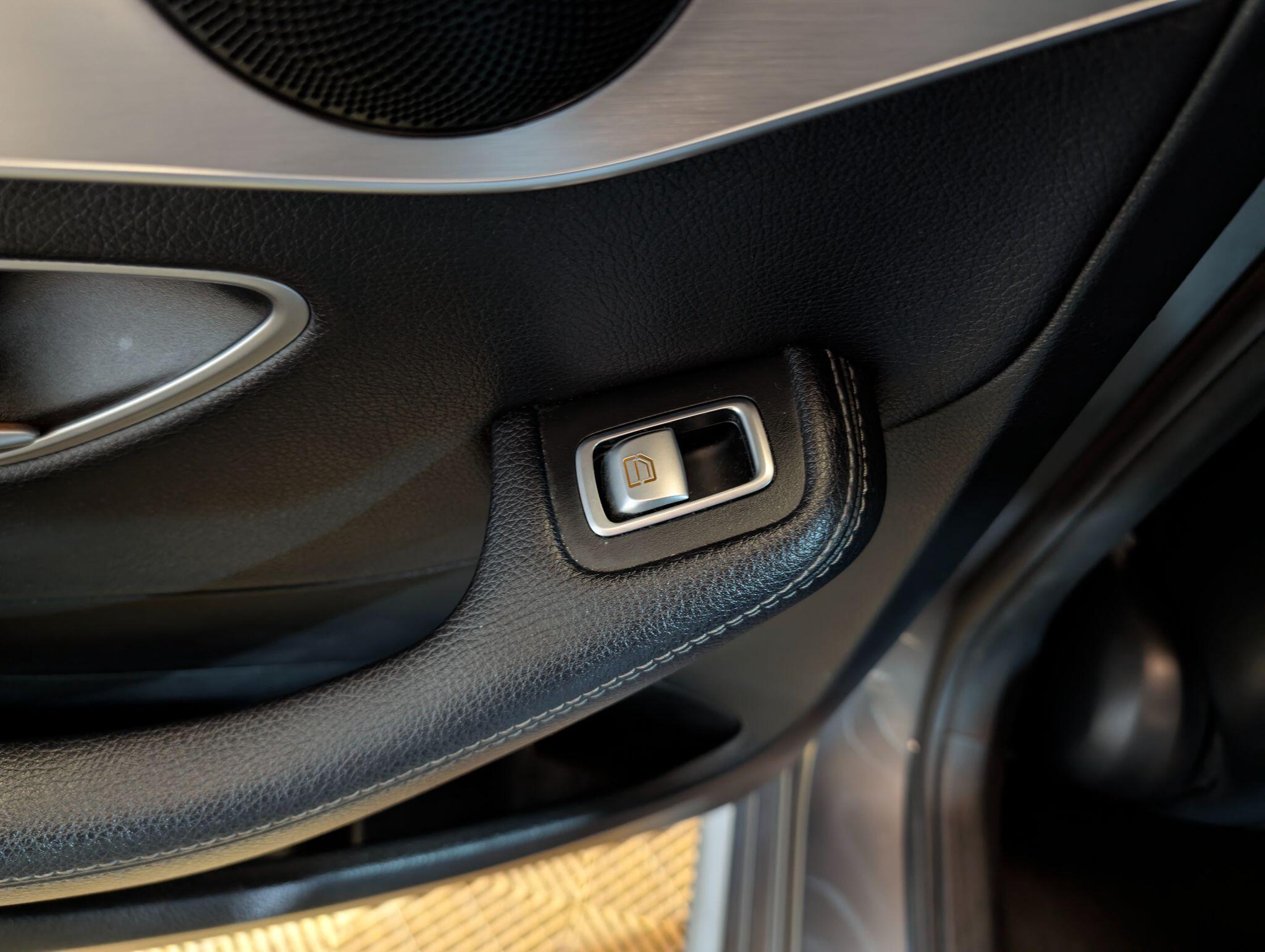 Mercedes-Benz C Class view 64