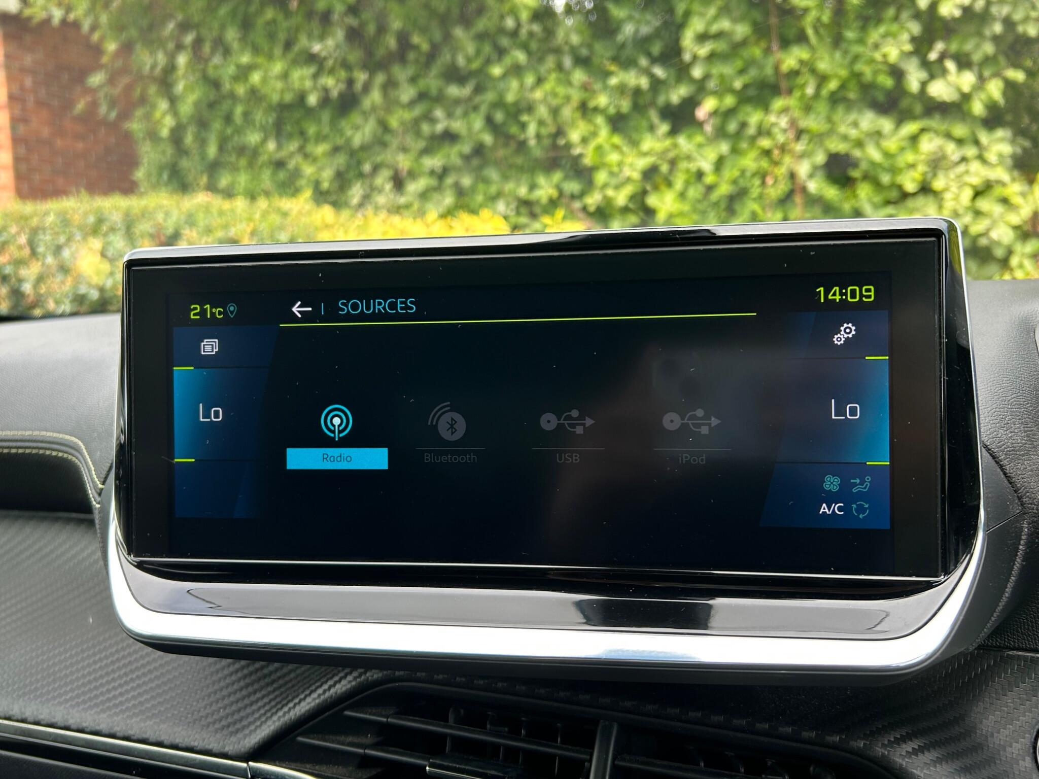 Peugeot E-2008 view 36