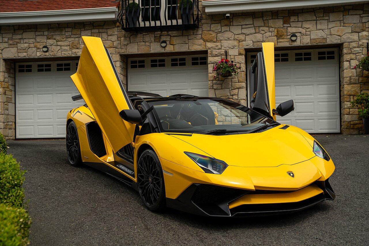 Lamborghini Aventador view 93