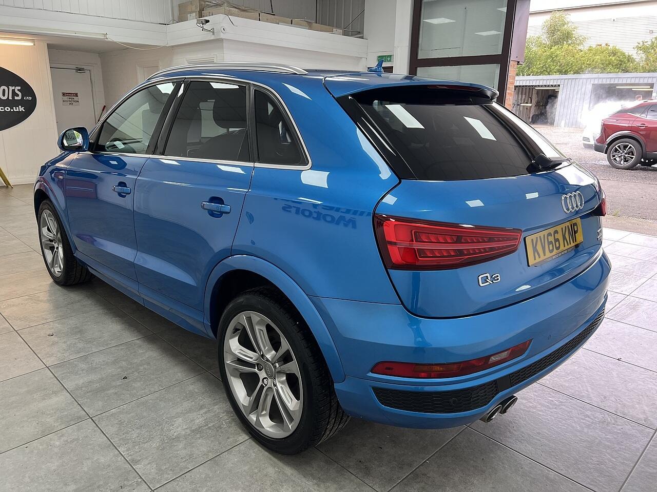 Audi Q3 view 5