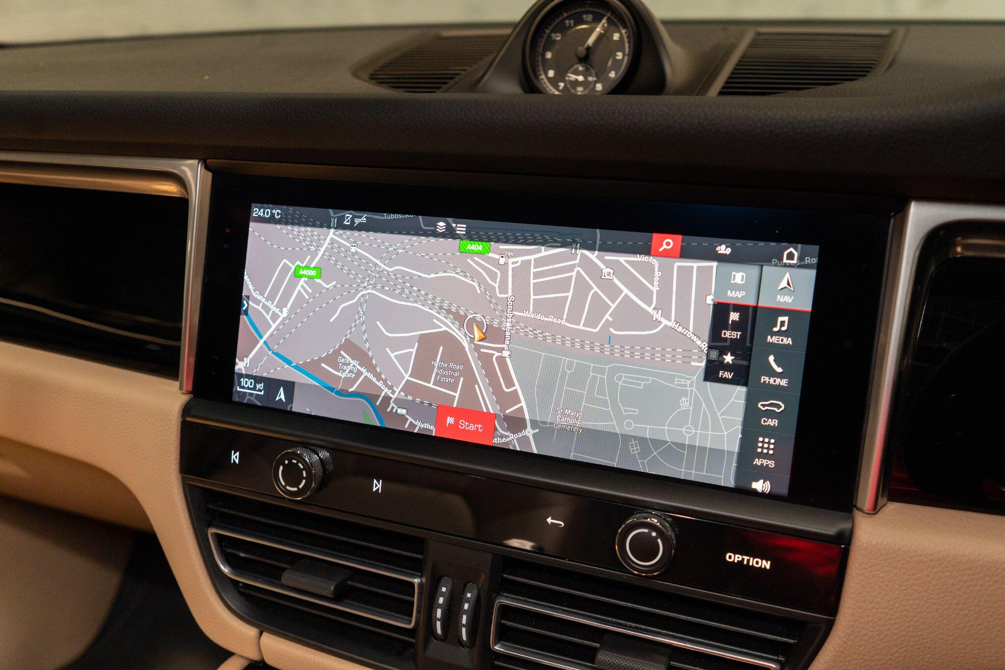Porsche Macan view 20