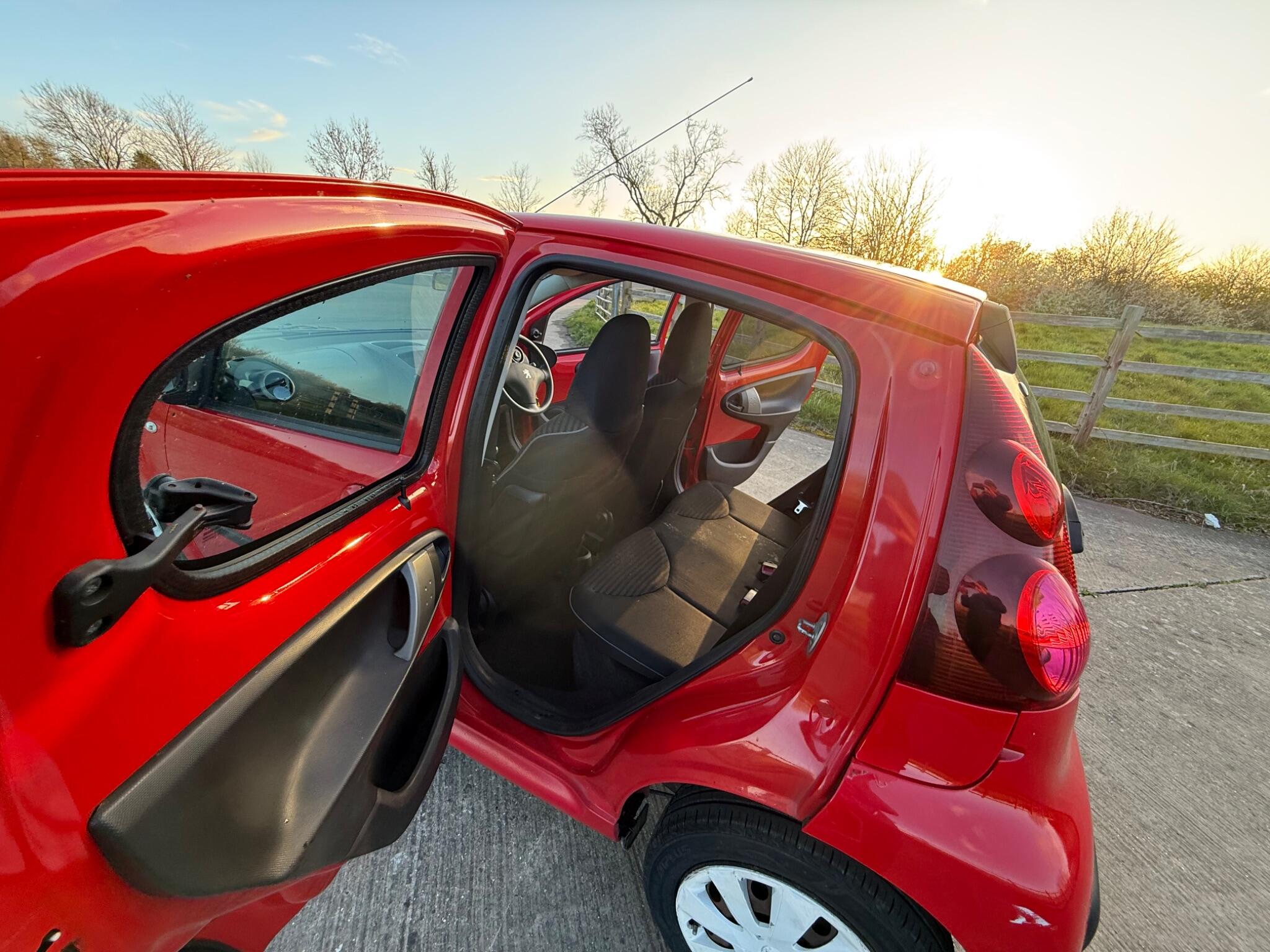 Peugeot 107 1.0 12V Active Euro 5 5dr — photo 41 of 86