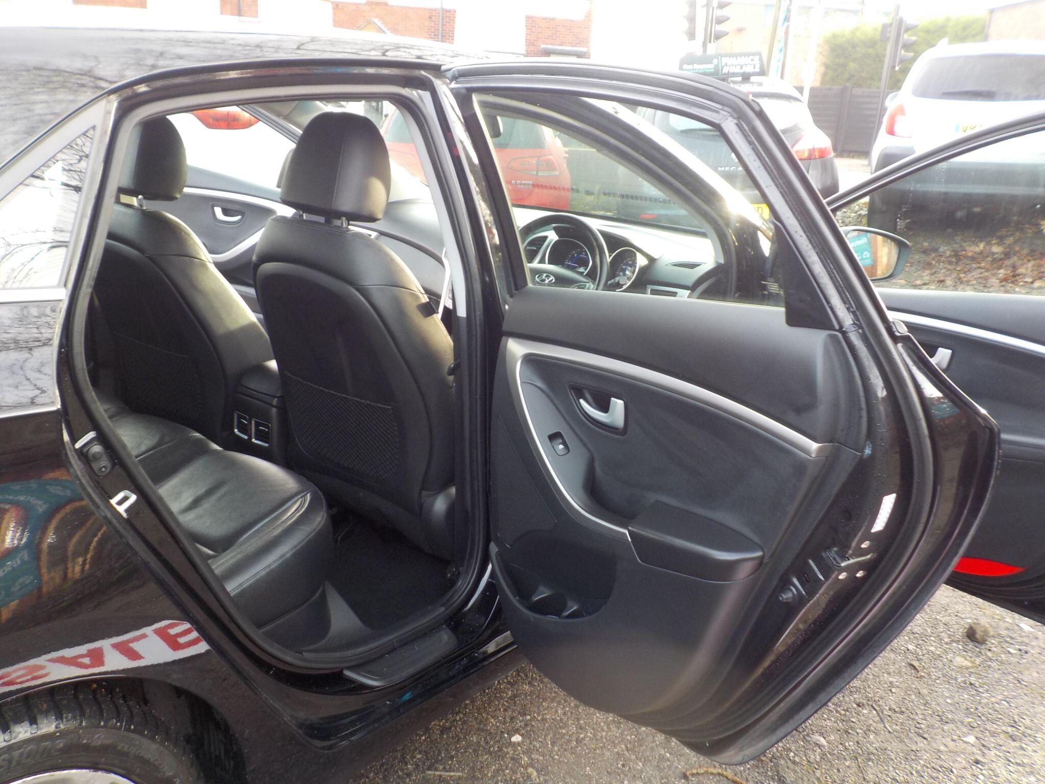 Hyundai i30 1.6 CRDi Blue Drive Premium Euro 6 (s/s) 5dr