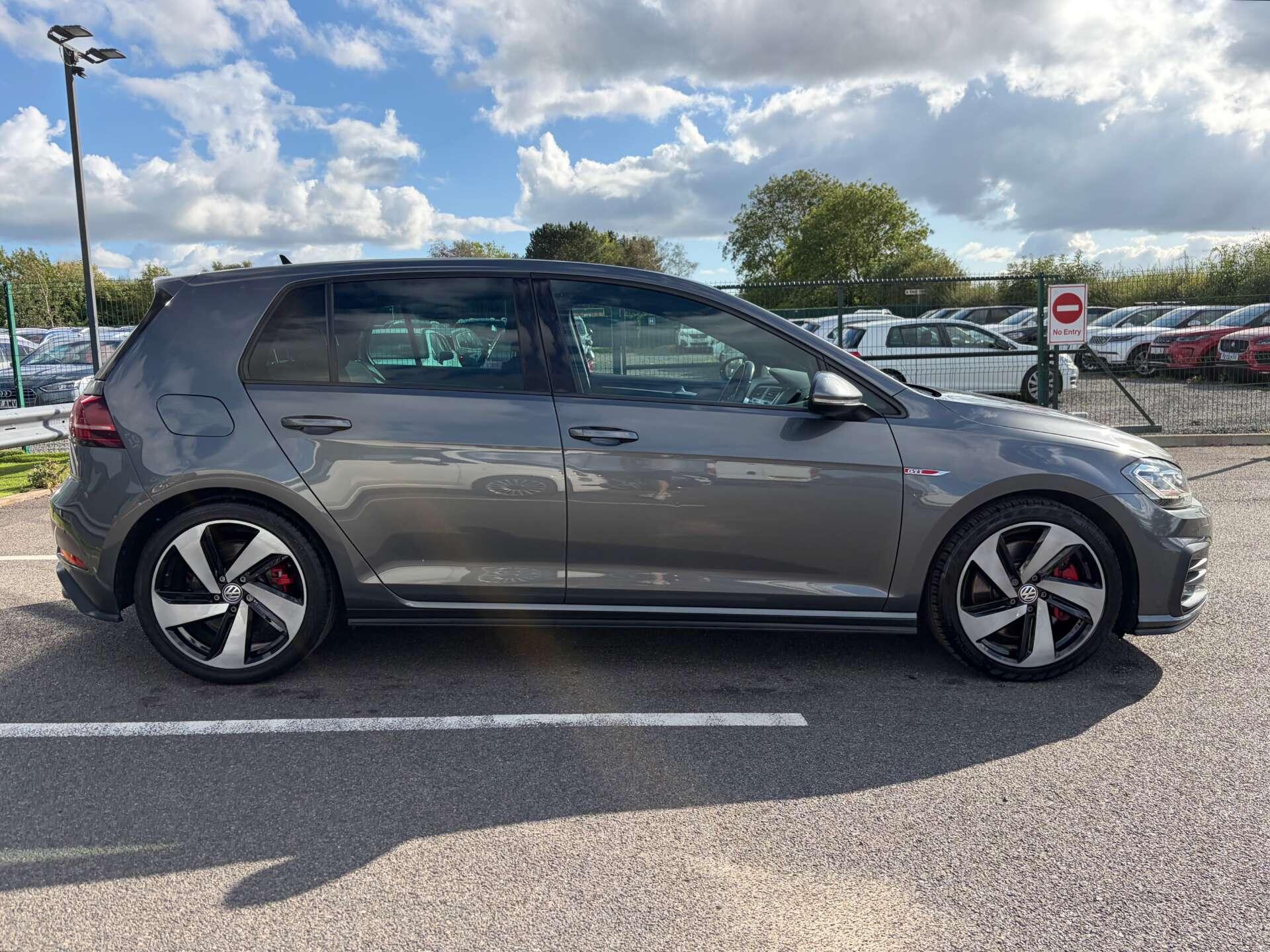 Volkswagen Golf view 9
