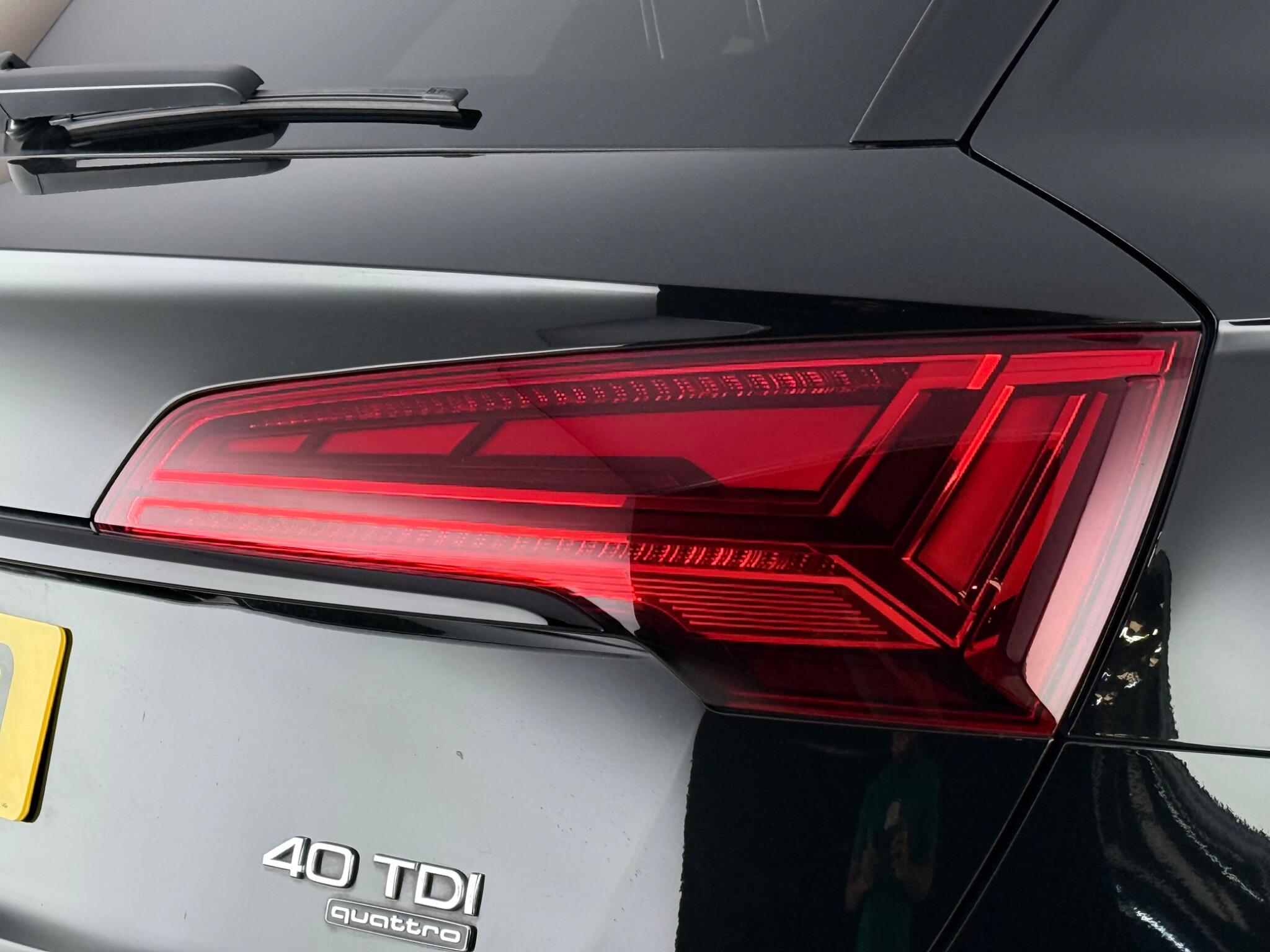Audi Q5 view 12