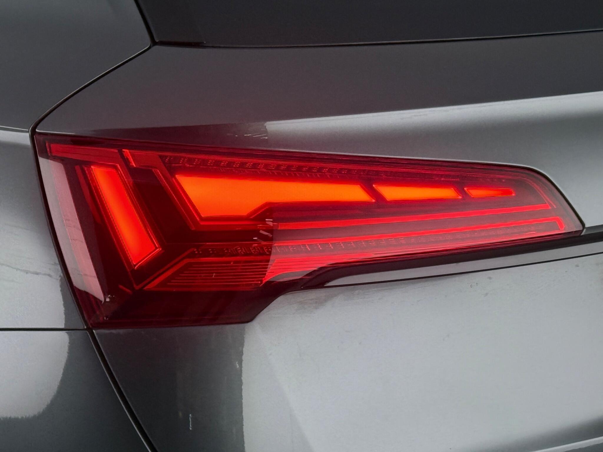 Audi Q5 view 6