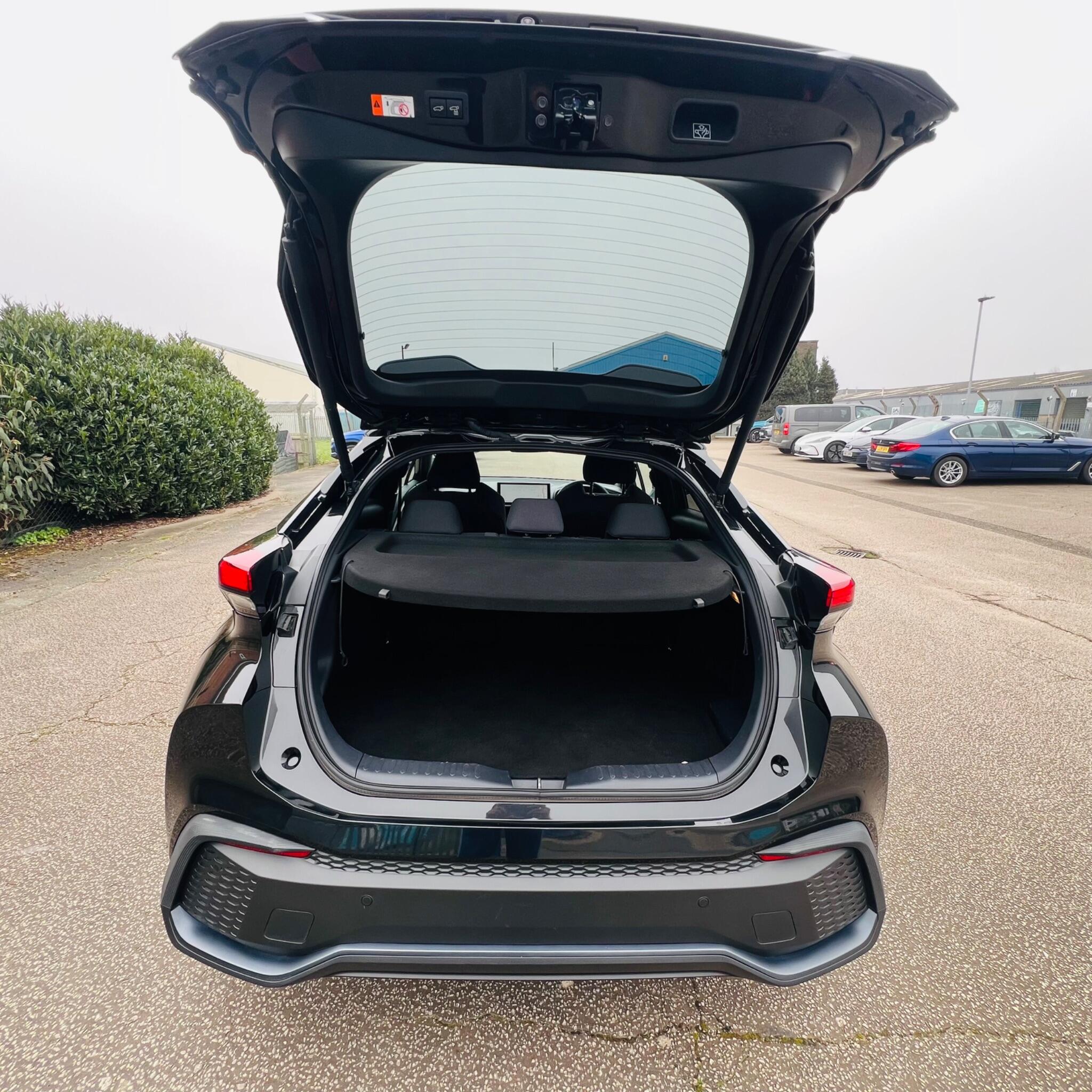 Toyota C-HR view 19