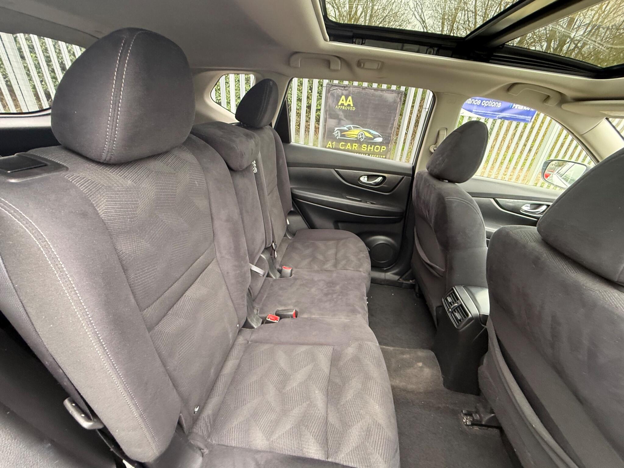 2017 Nissan X-Trail image 29