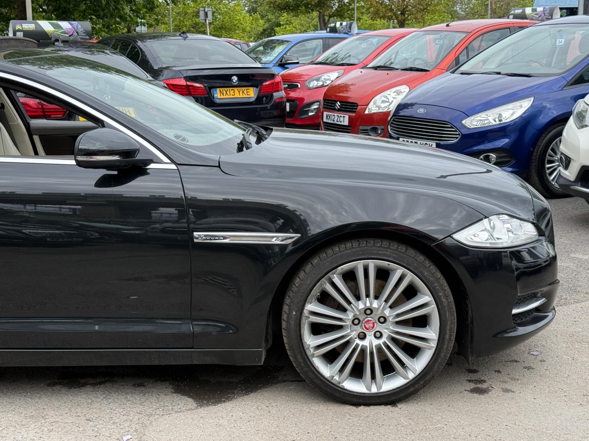 Jaguar XJ - Image 23