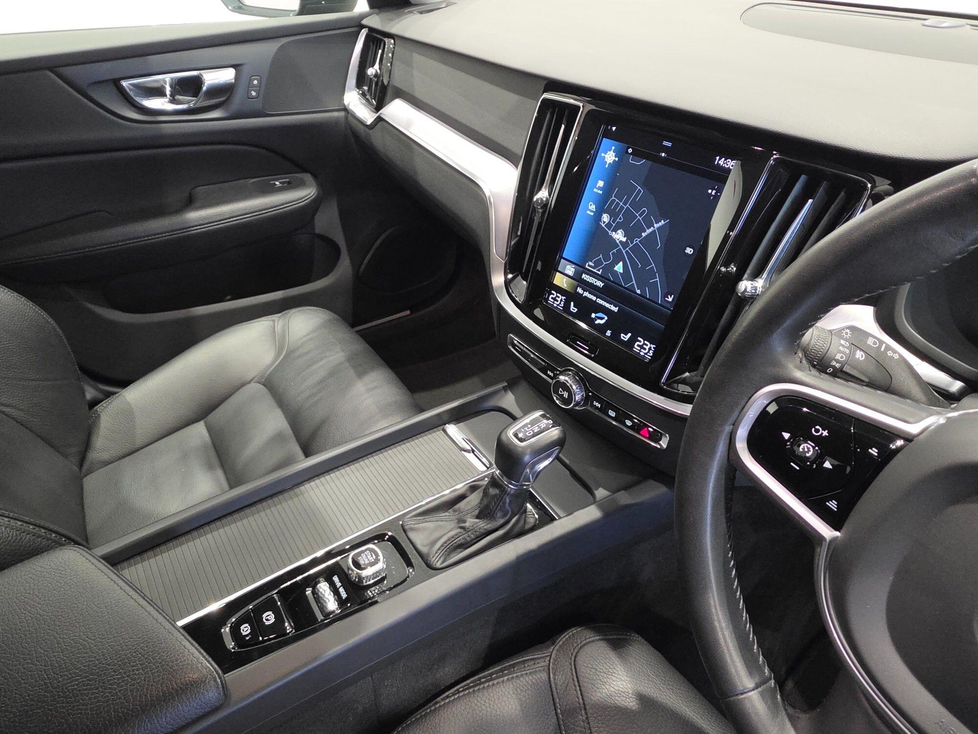 Volvo V60 Cross Country view 82