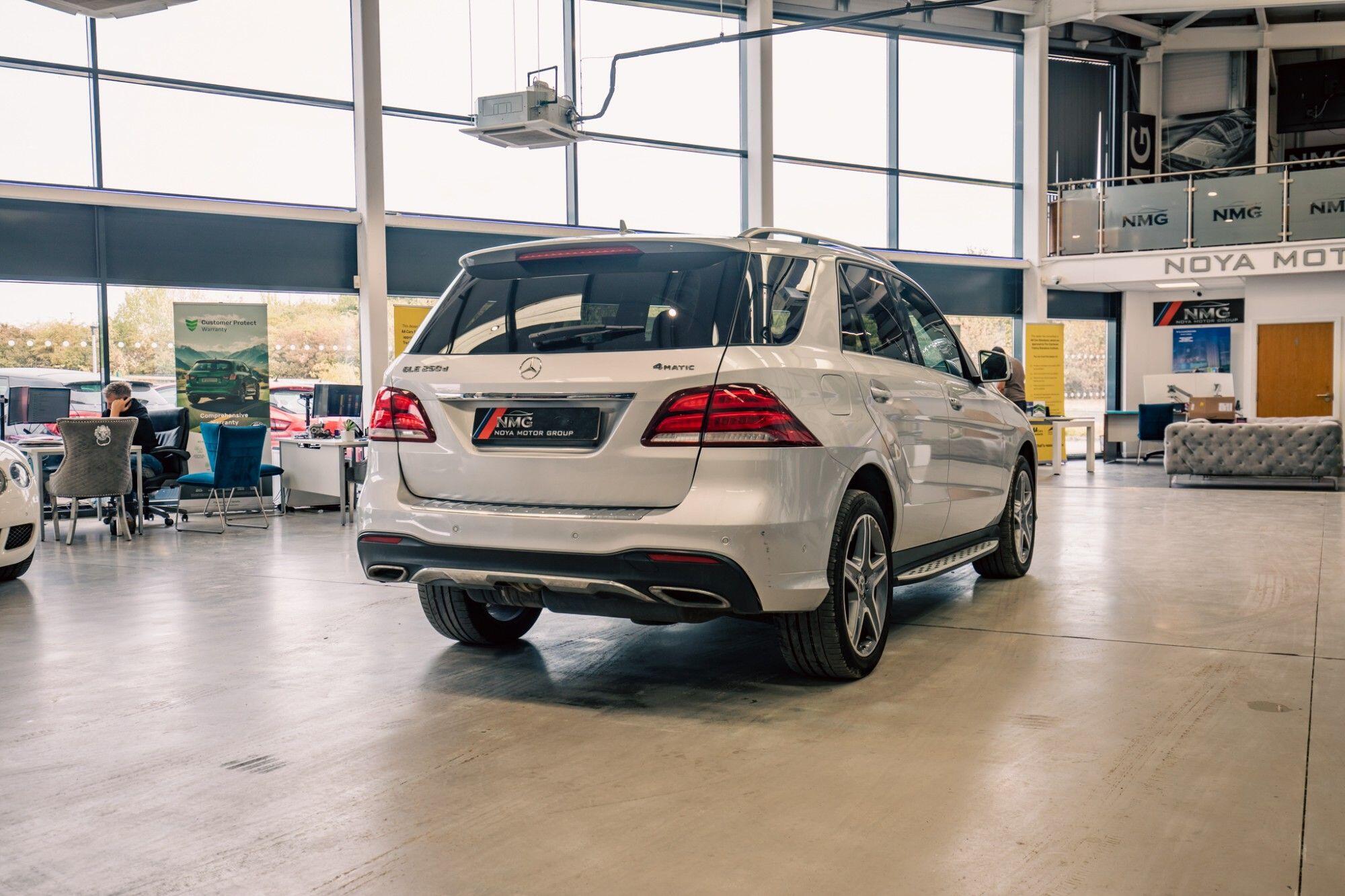 Mercedes-Benz GLE view 30