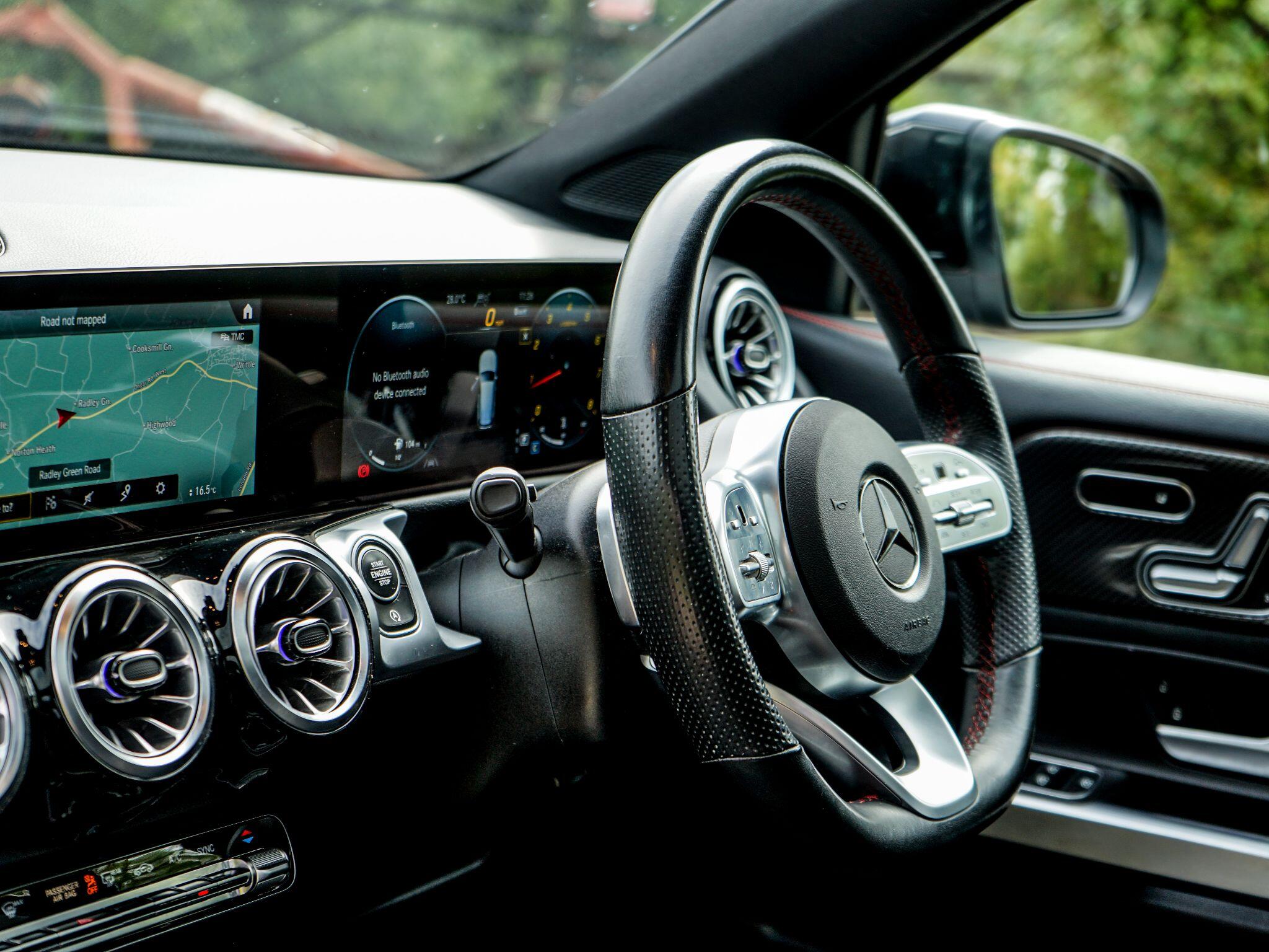 Mercedes-Benz GLB view 21