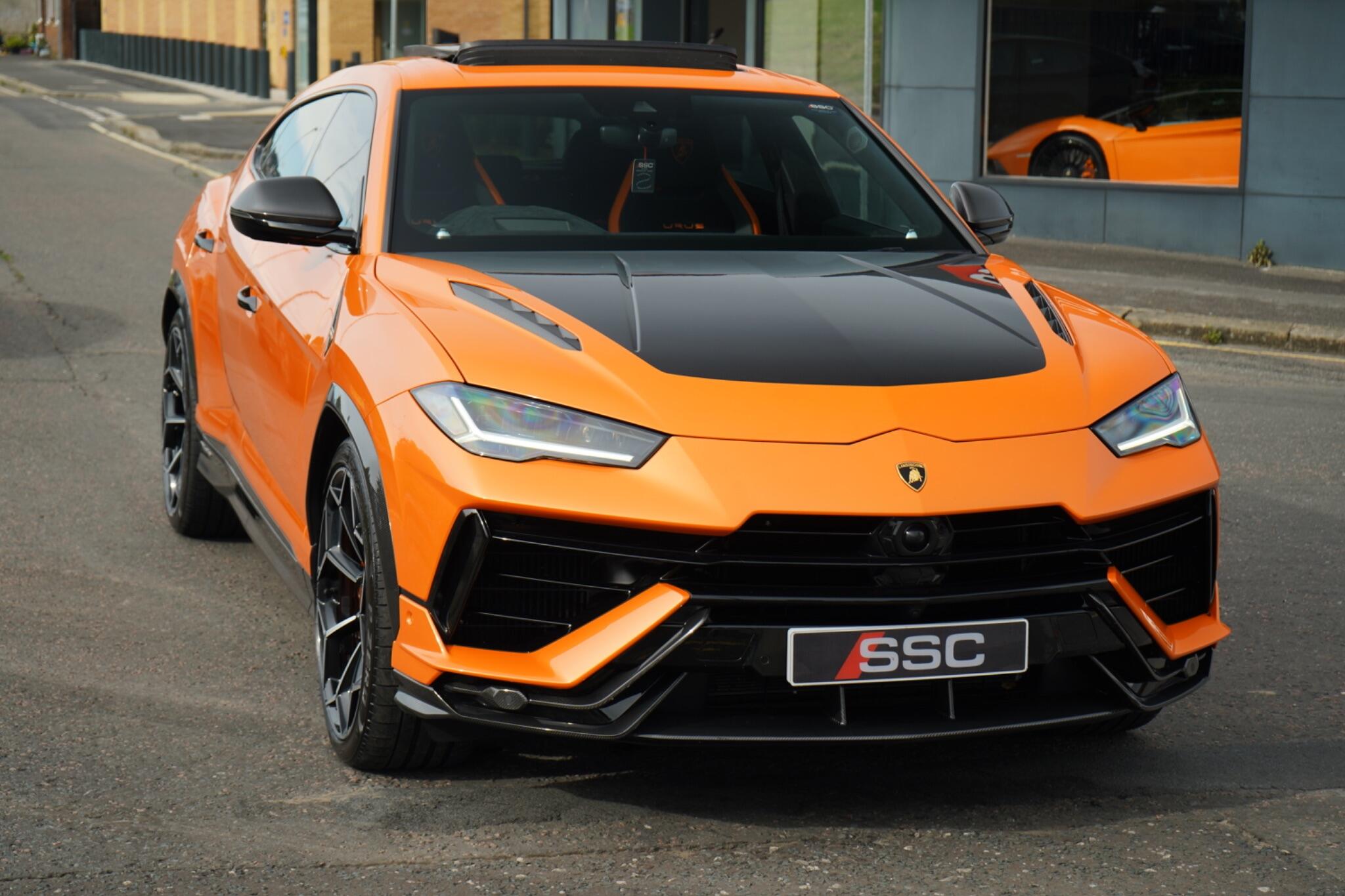 Lamborghini Urus view 7