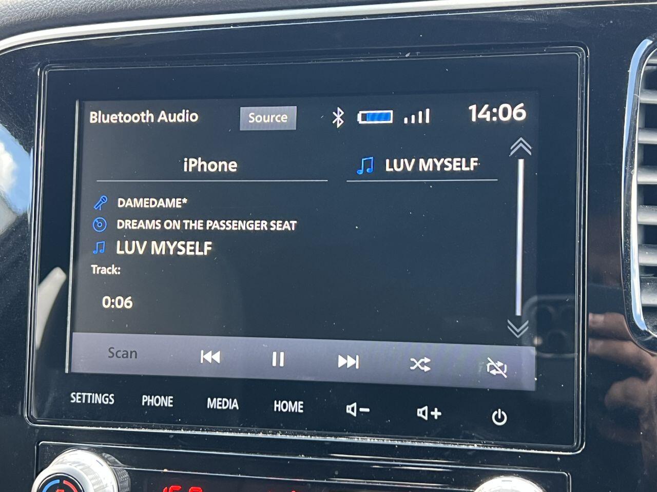 Mitsubishi Outlander view 45
