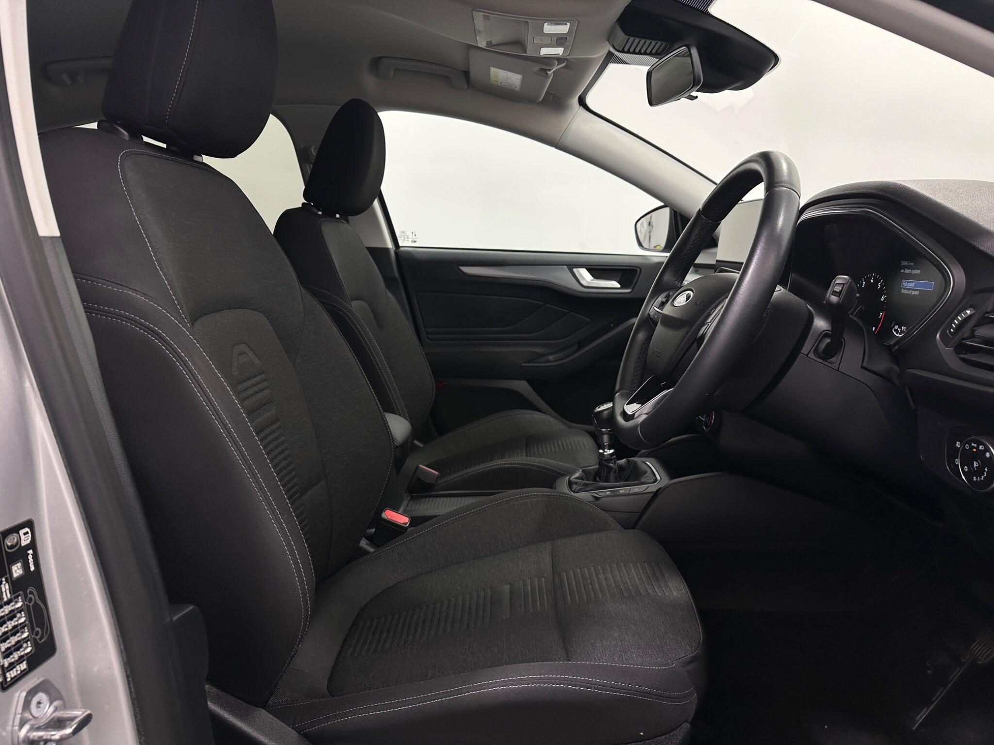Ford Focus view 29