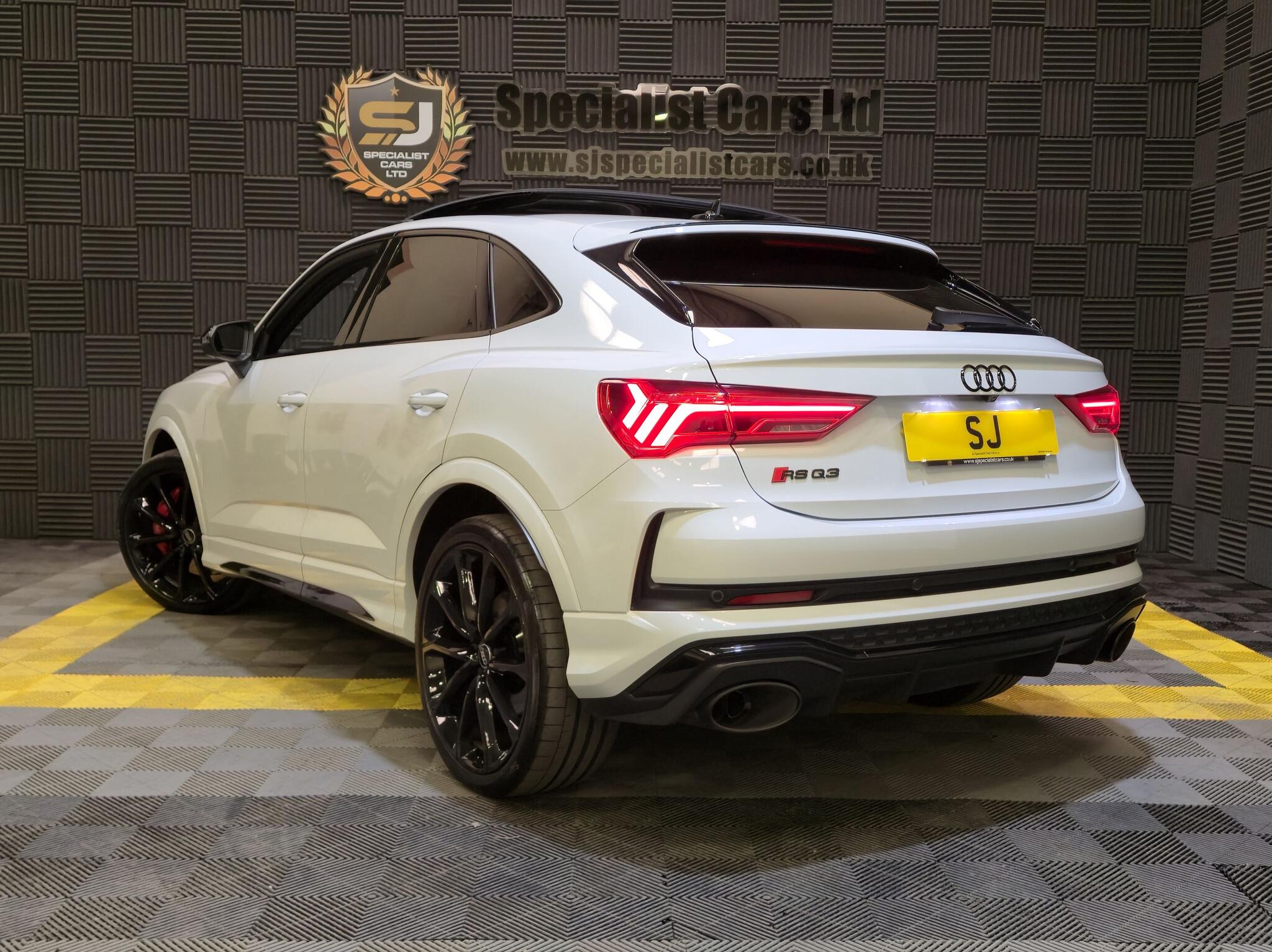 Audi RS Q3 view 10