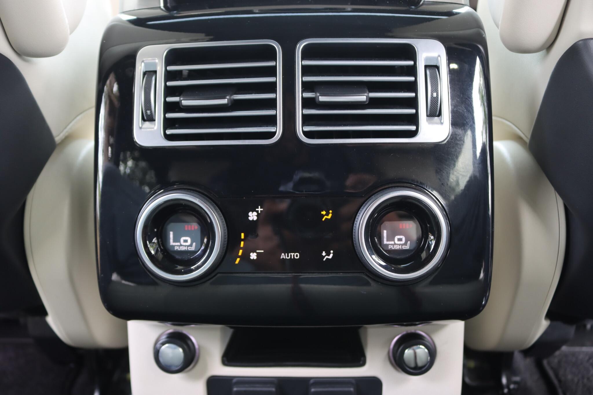 Land Rover Range Rover view 68