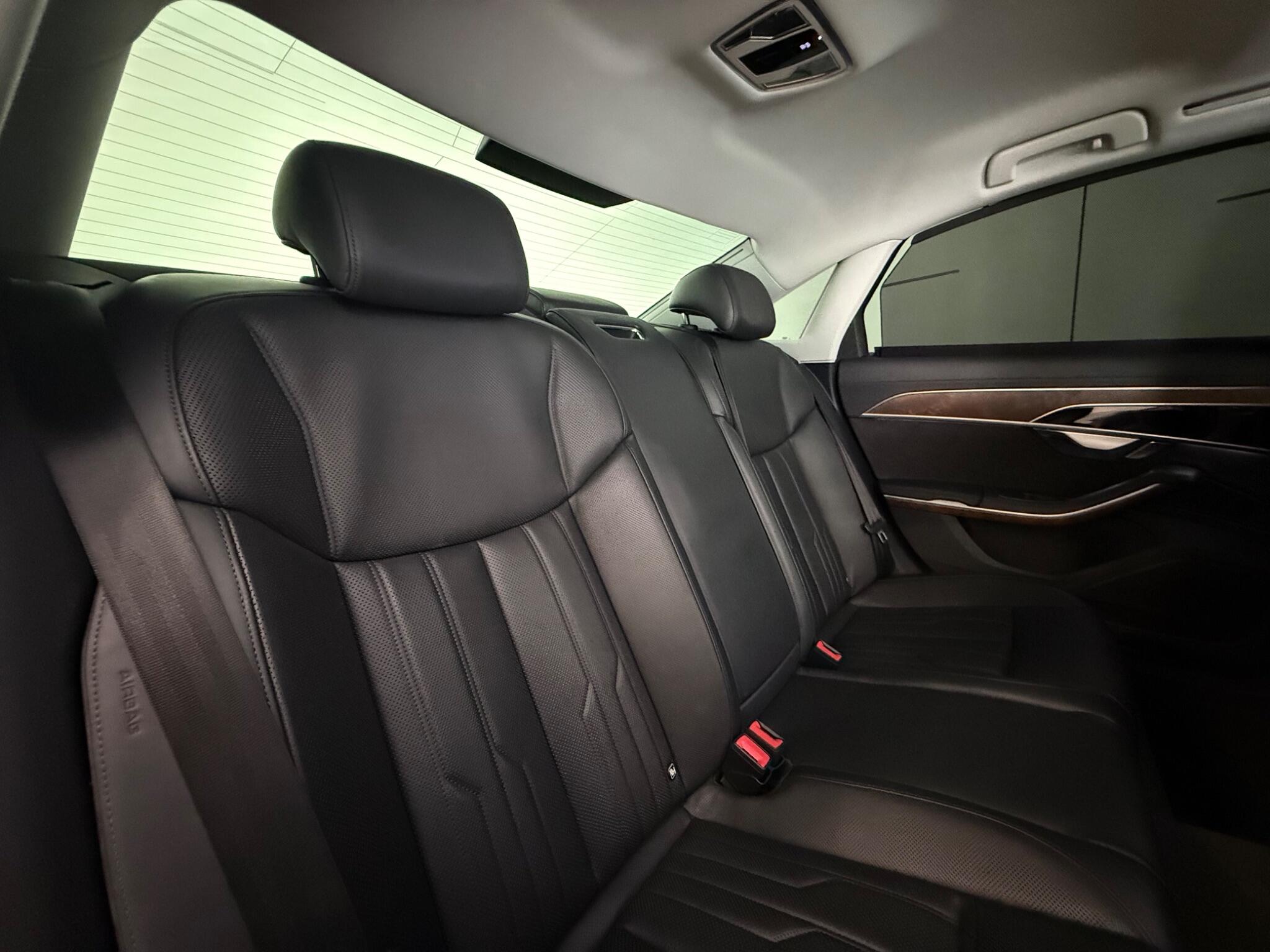 Audi A8 view 40