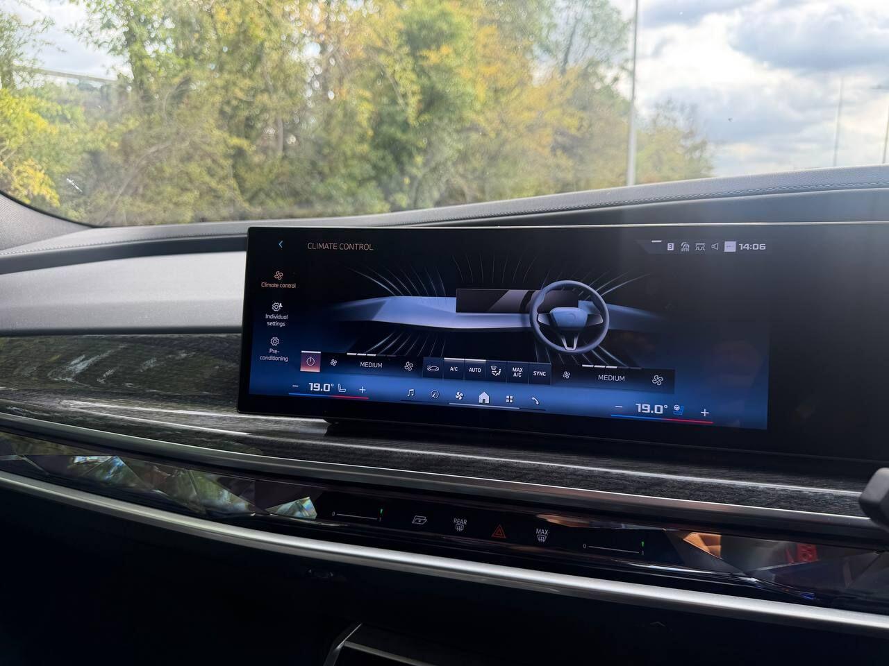 BMW 7 Series view 51