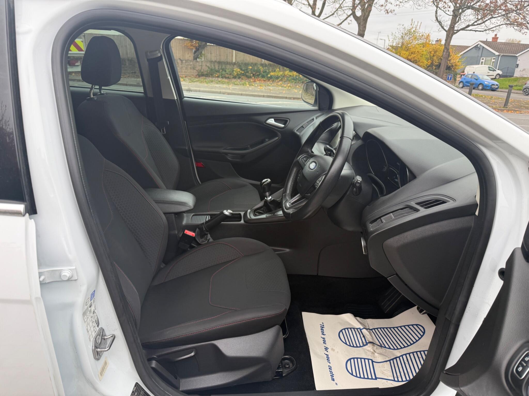 2015 Ford Focus image 10