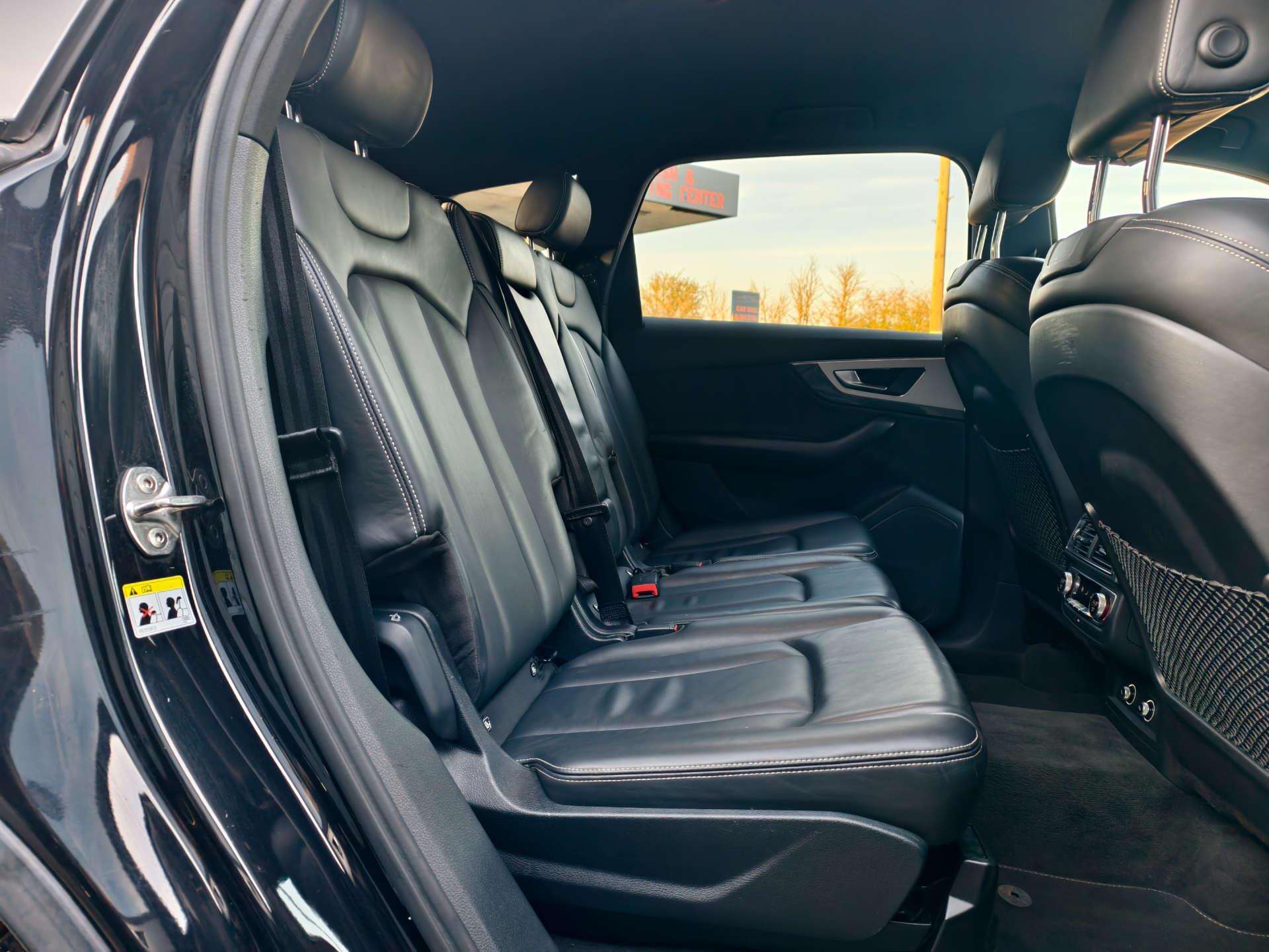 Audi SQ7 view 18