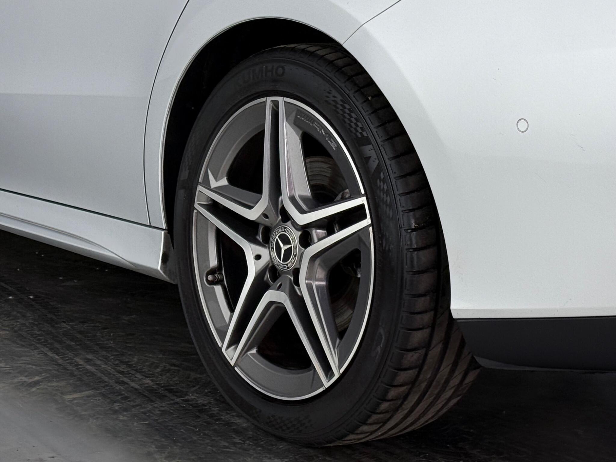 Mercedes-Benz Cla view 8