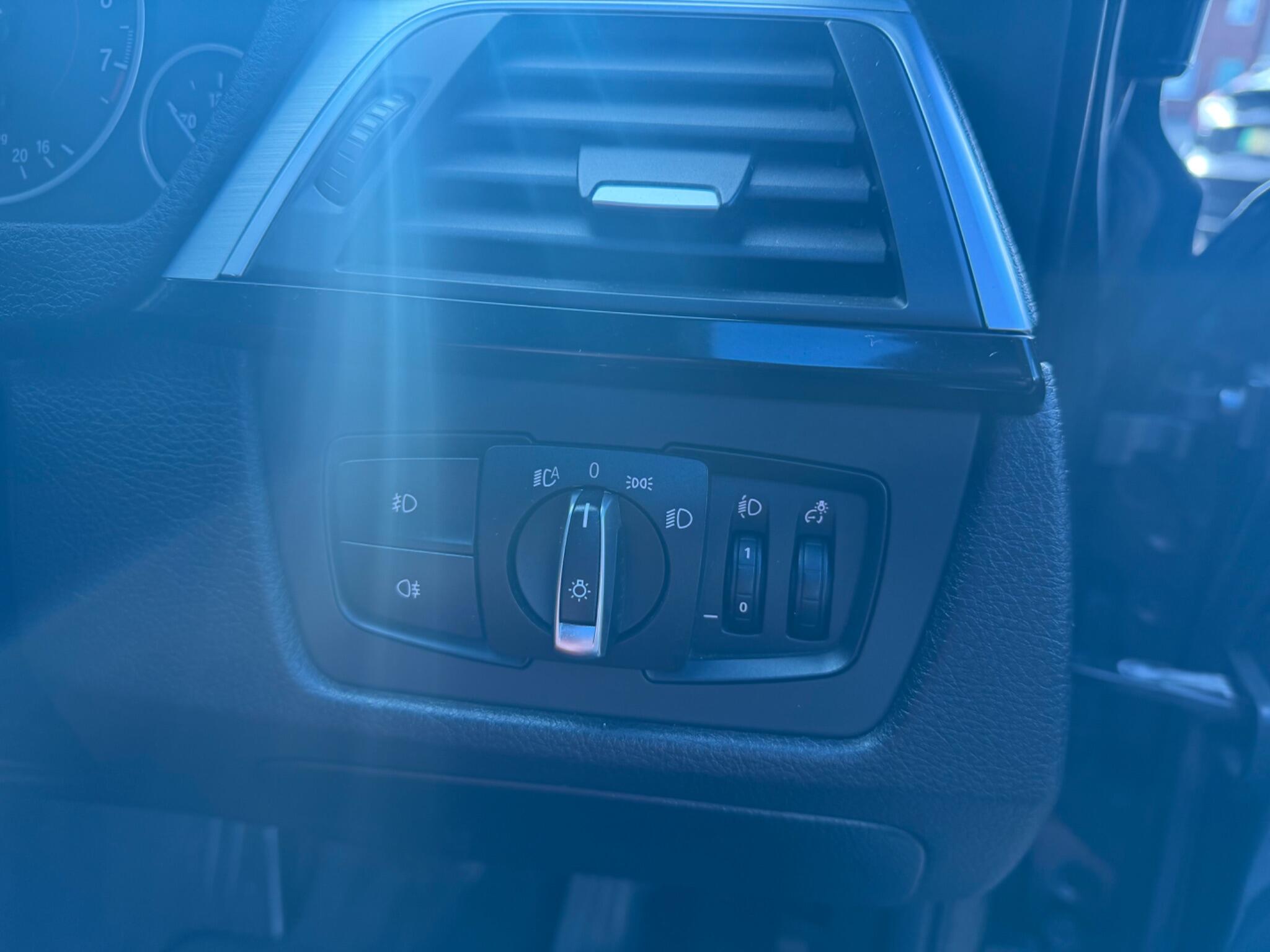 BMW 3 Series view 18
