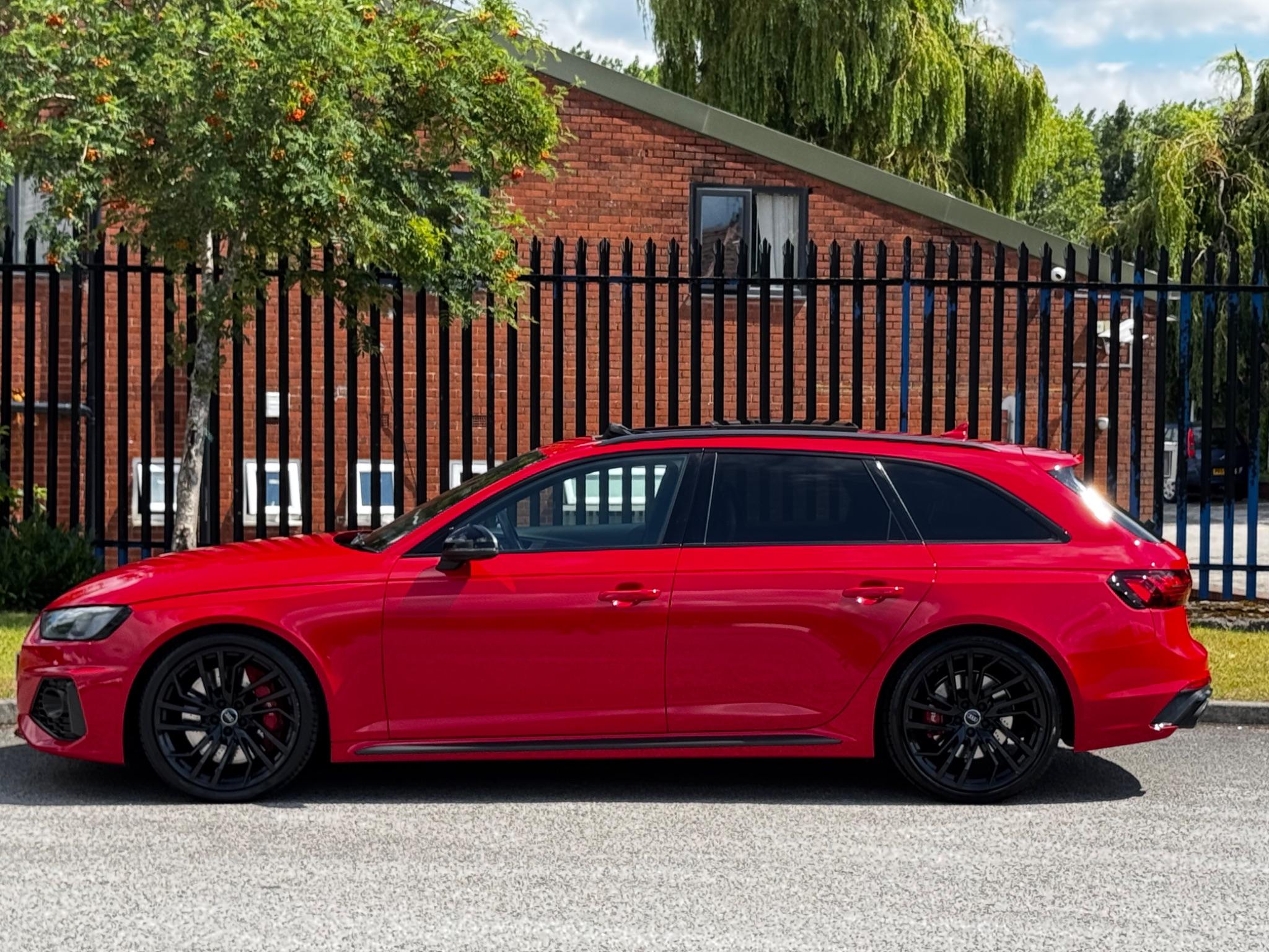 Audi RS4 view 8