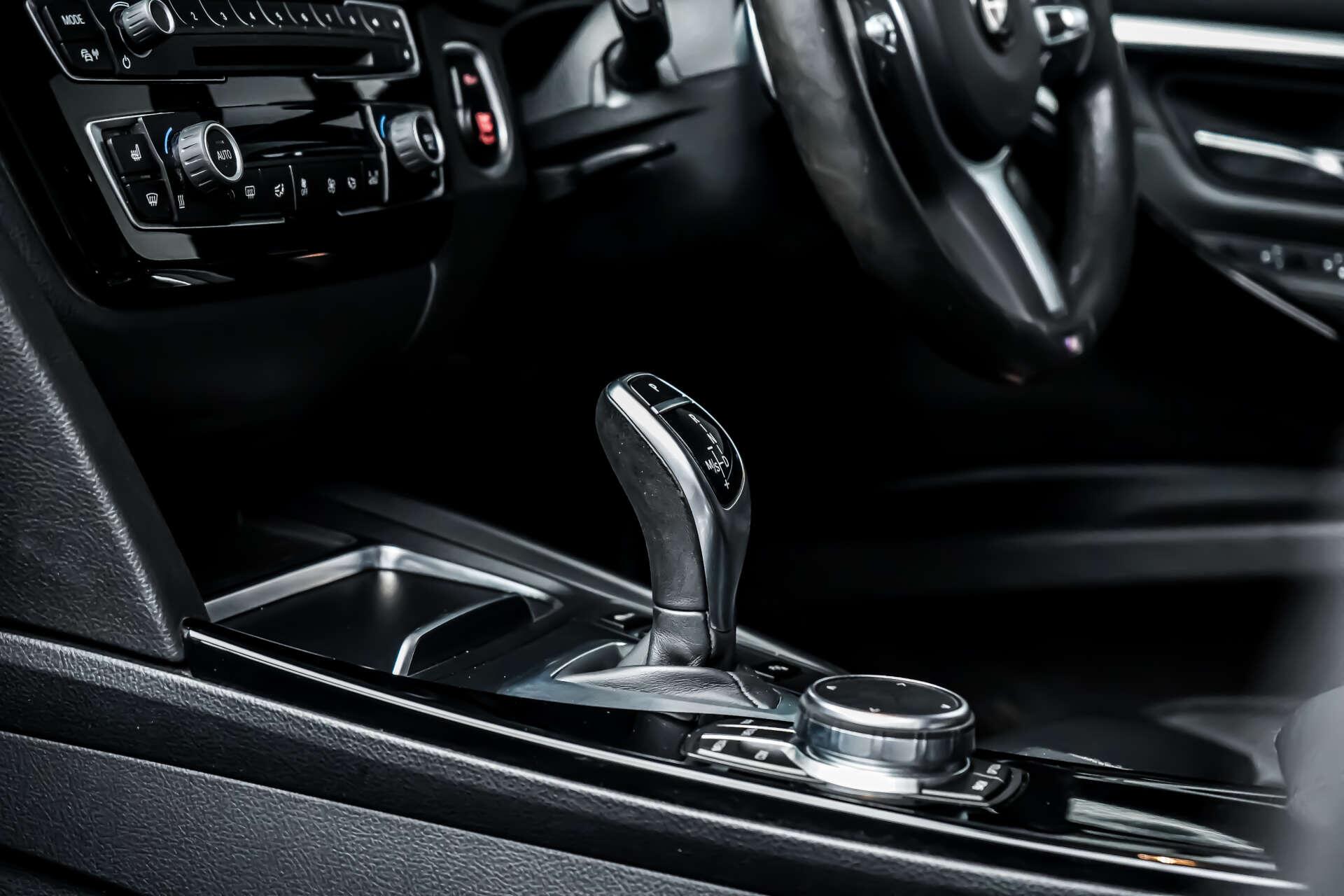 BMW 3 Series view 16